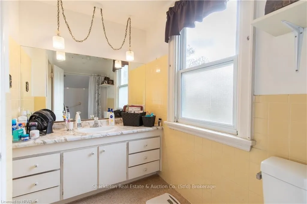 292 QUEEN Street W