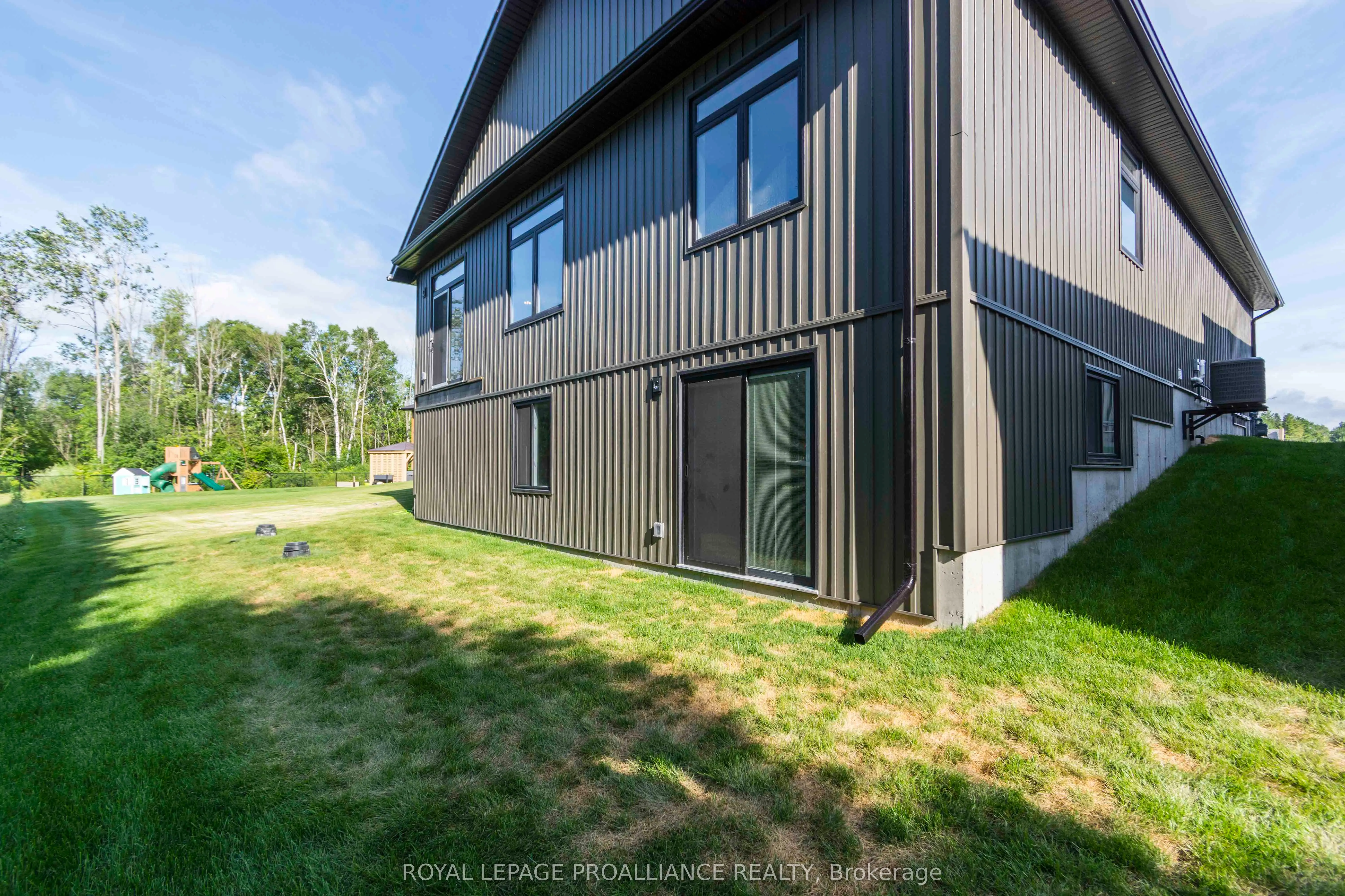 16 Mackenzie John Crescent