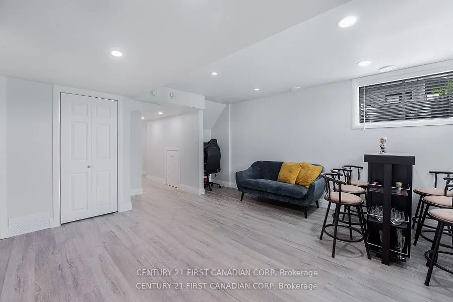 819 KLEINBURG Drive, #36