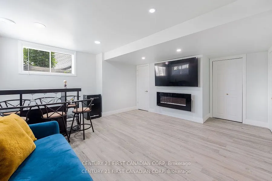 819 KLEINBURG Drive, #36
