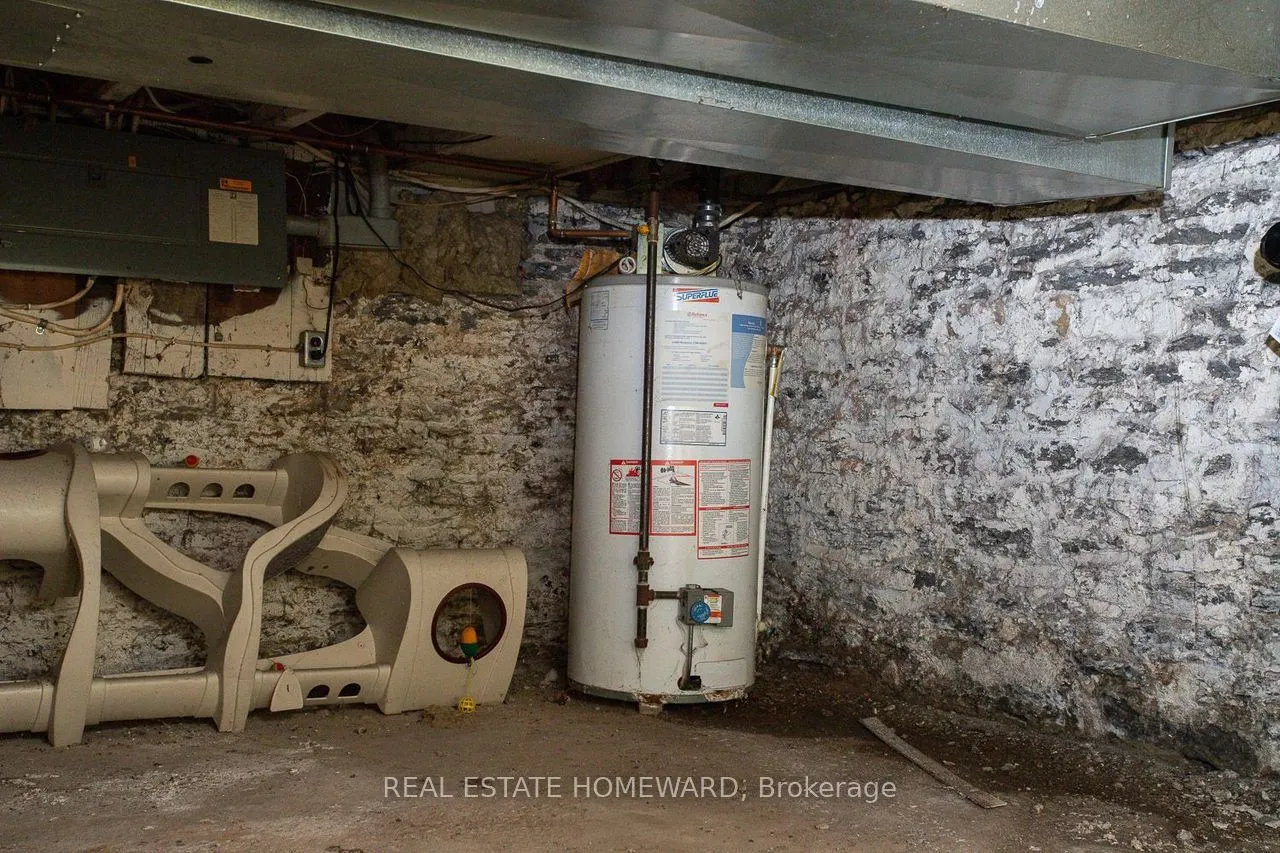 15 - 17 James Street W