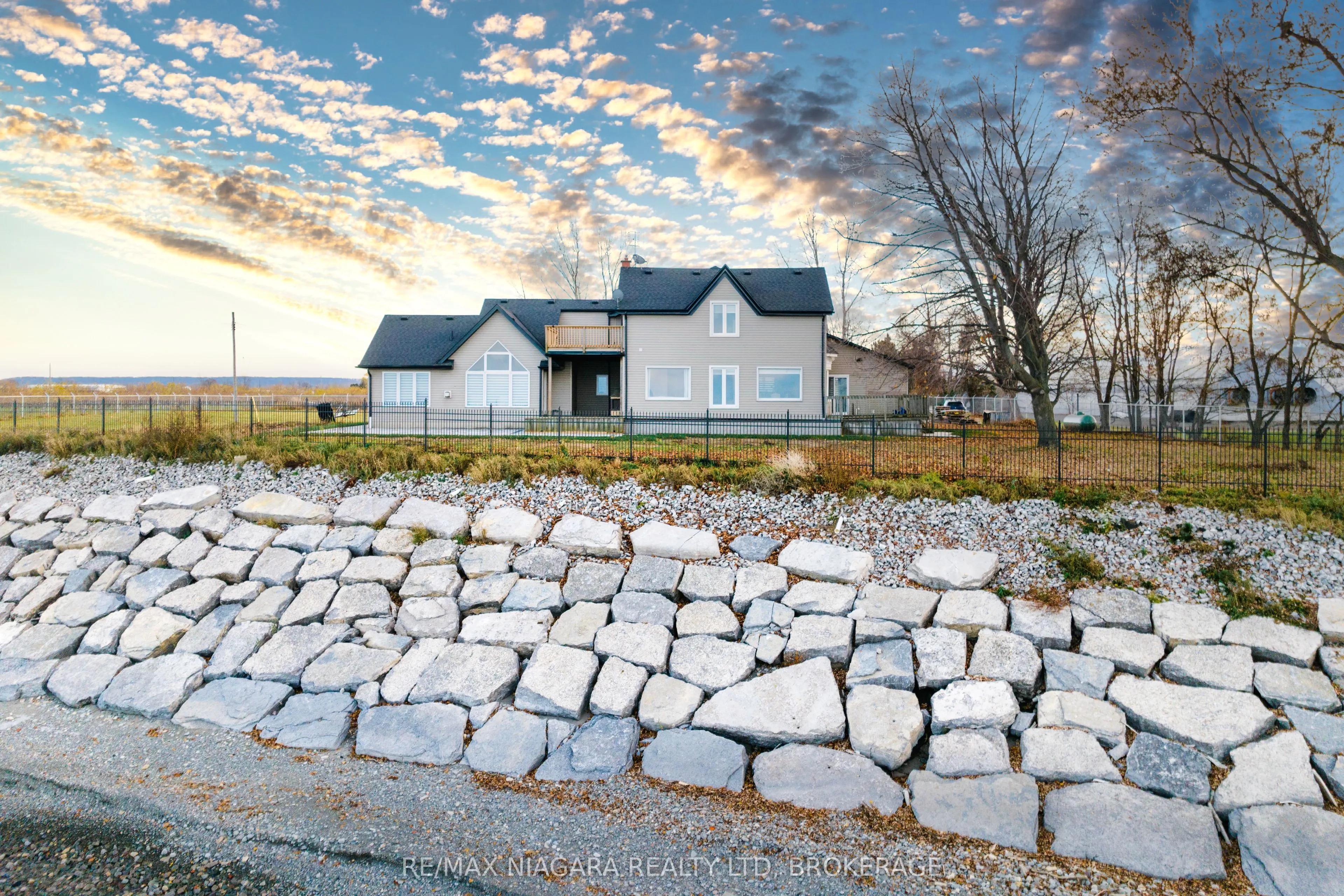 4845 North Service Road