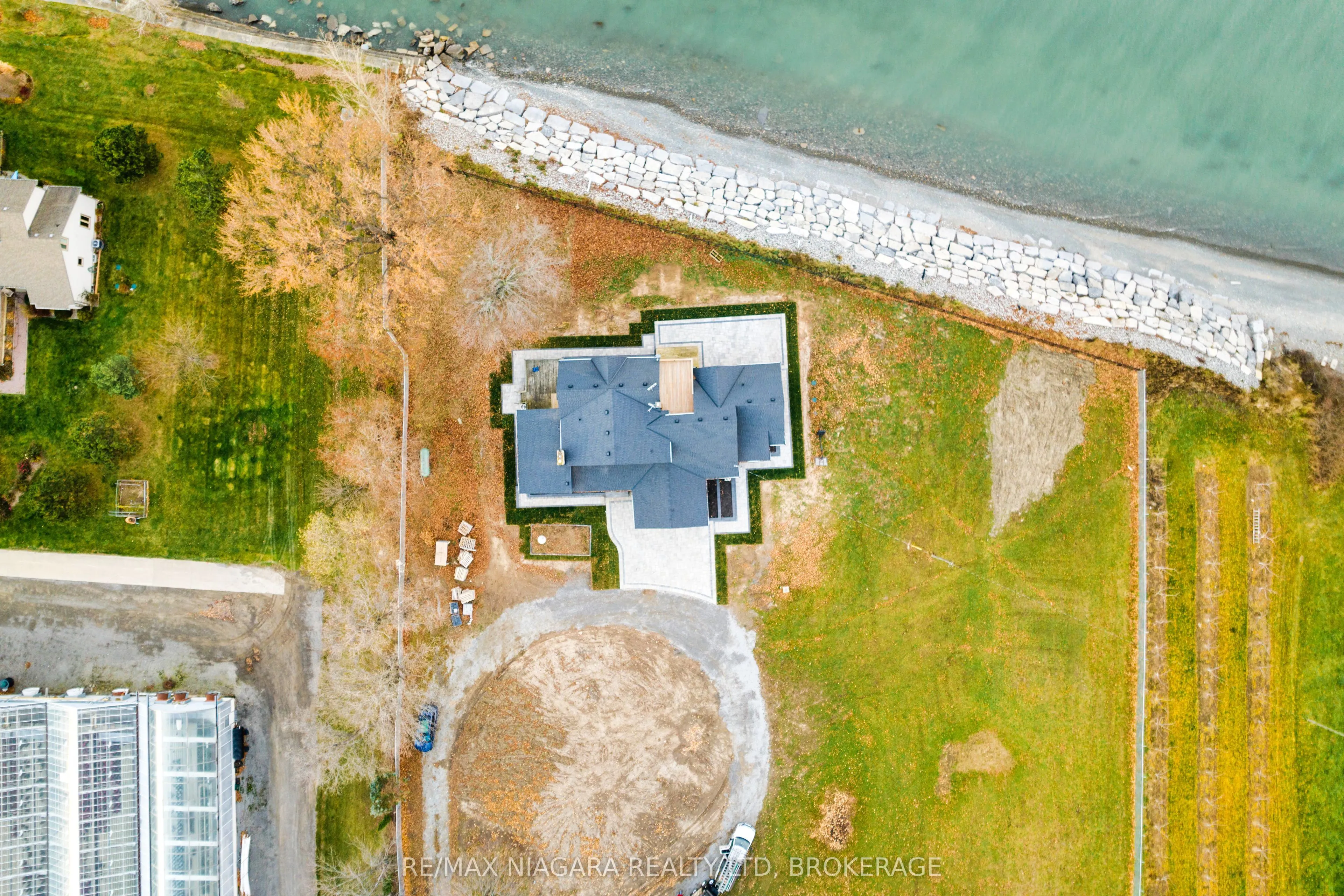 4845 North Service Road