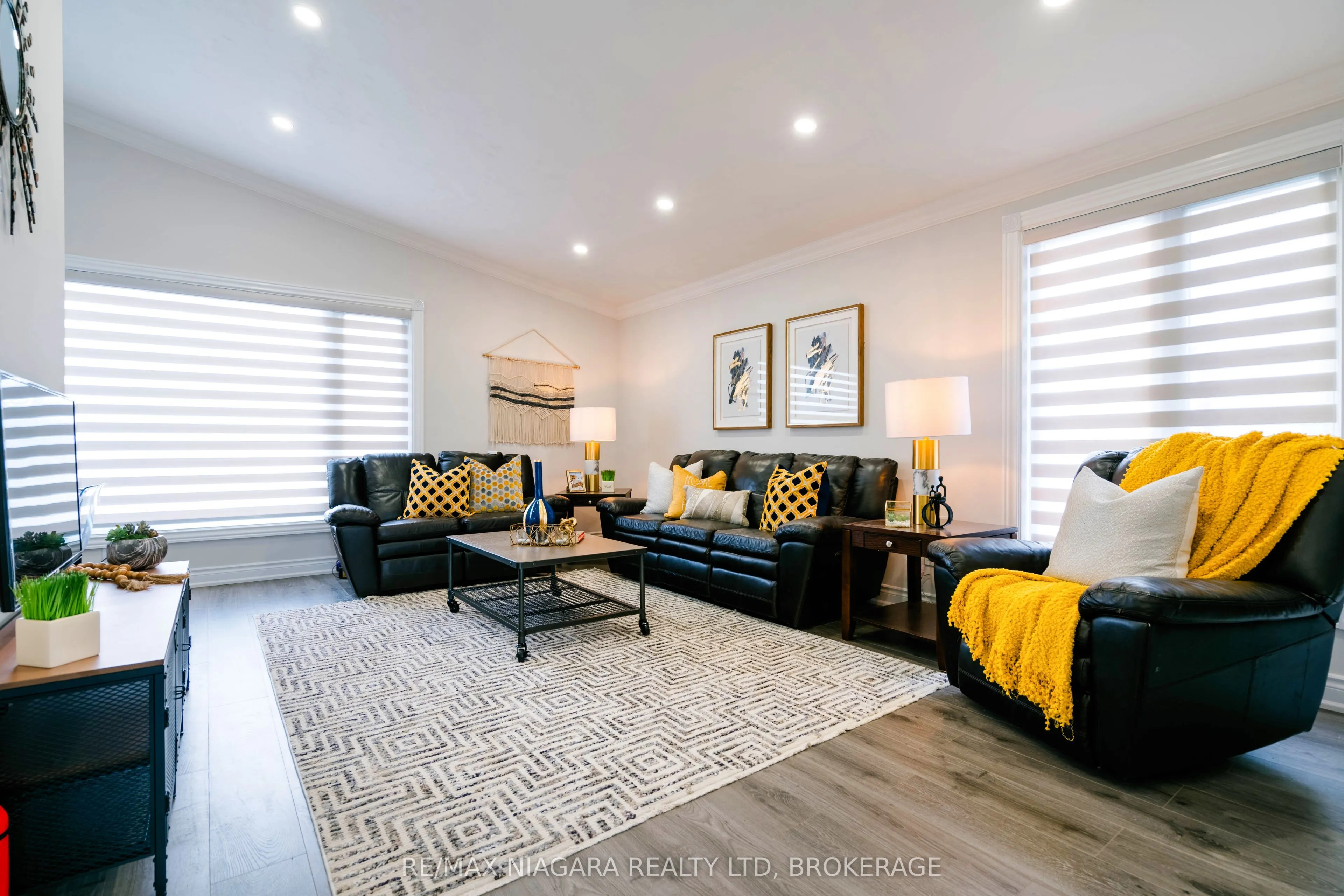 4845 North Service Road