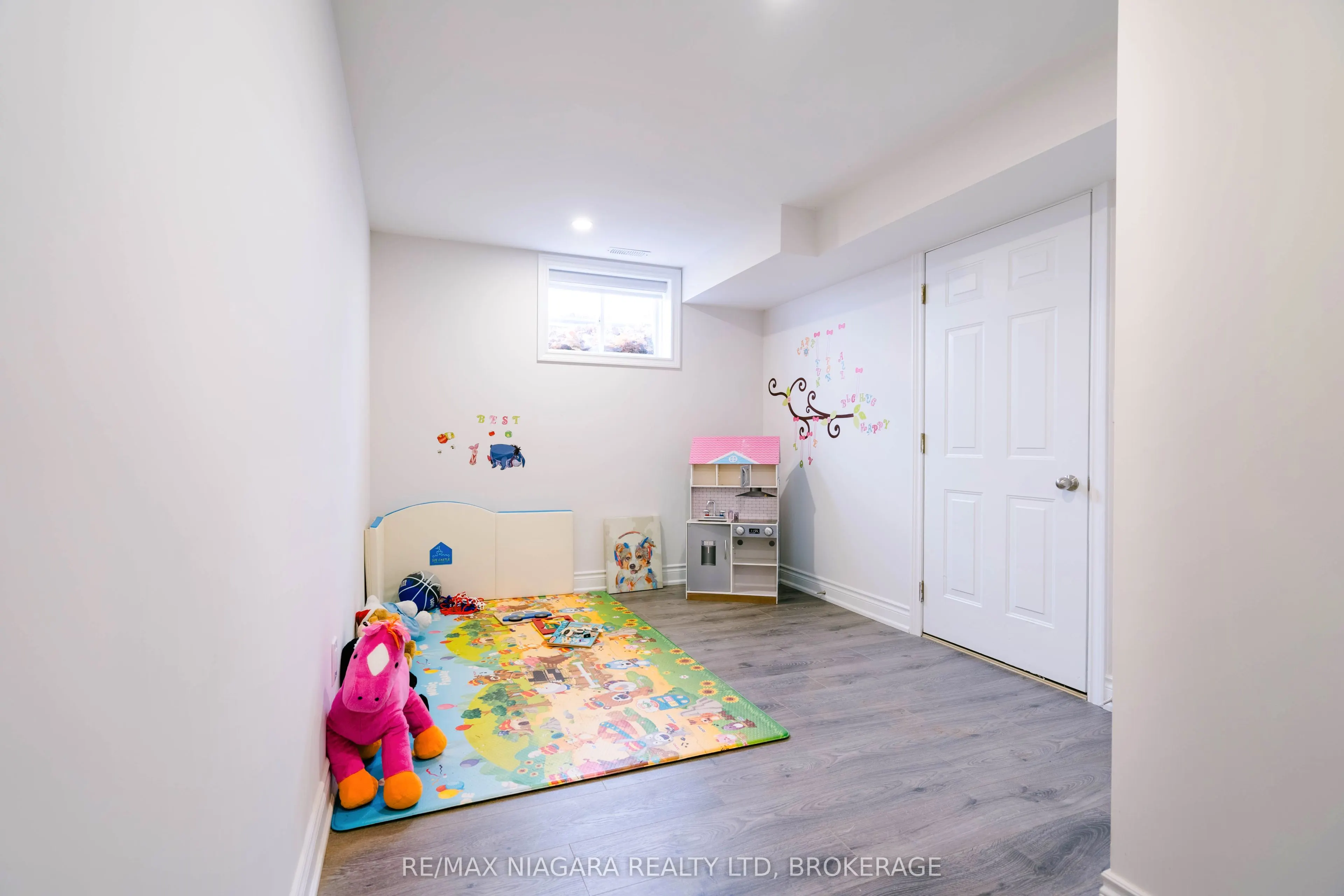 4845 North Service Road