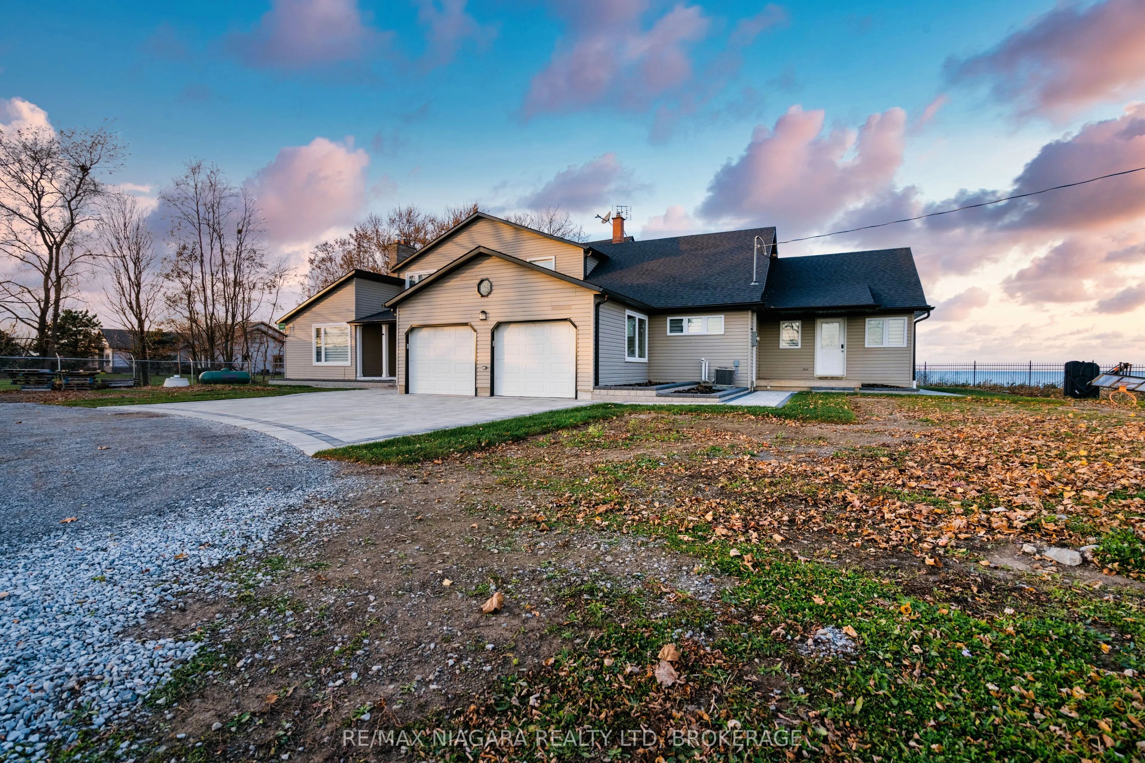 4845 North Service Road