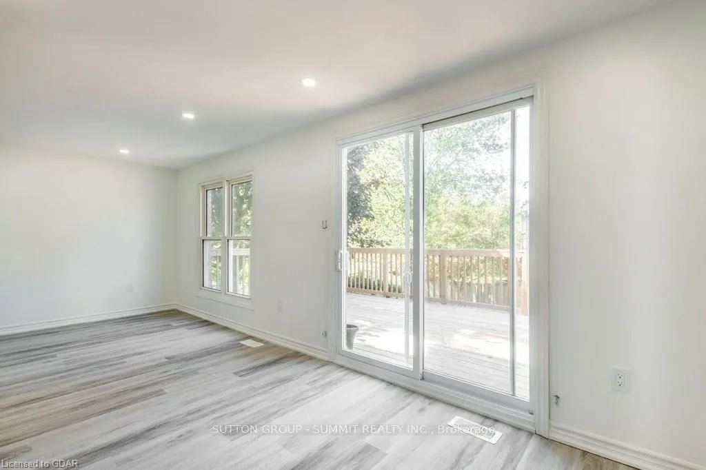 2 Grandridge Crescent