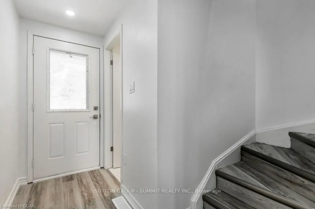 2 Grandridge Crescent