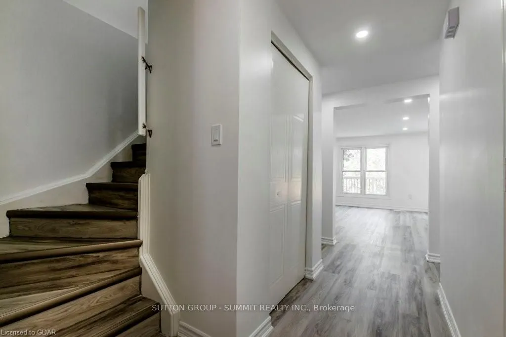 2 Grandridge Crescent