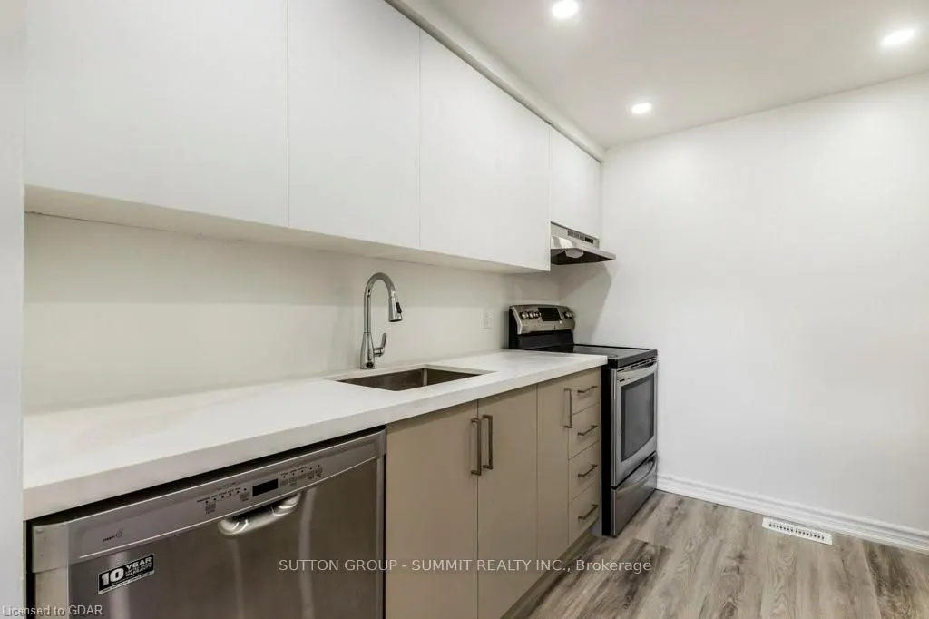 2 Grandridge Crescent