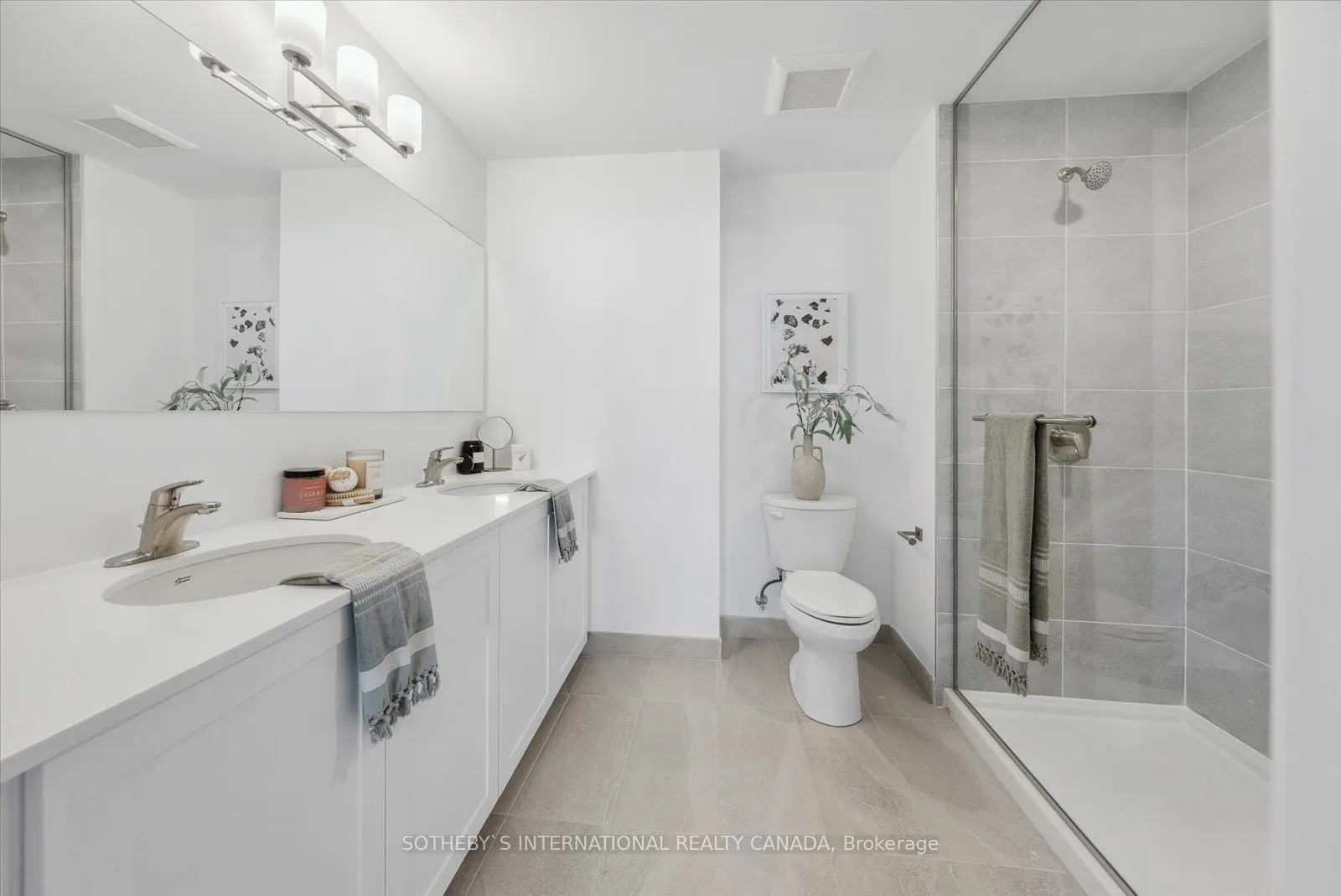19B West Street N #208