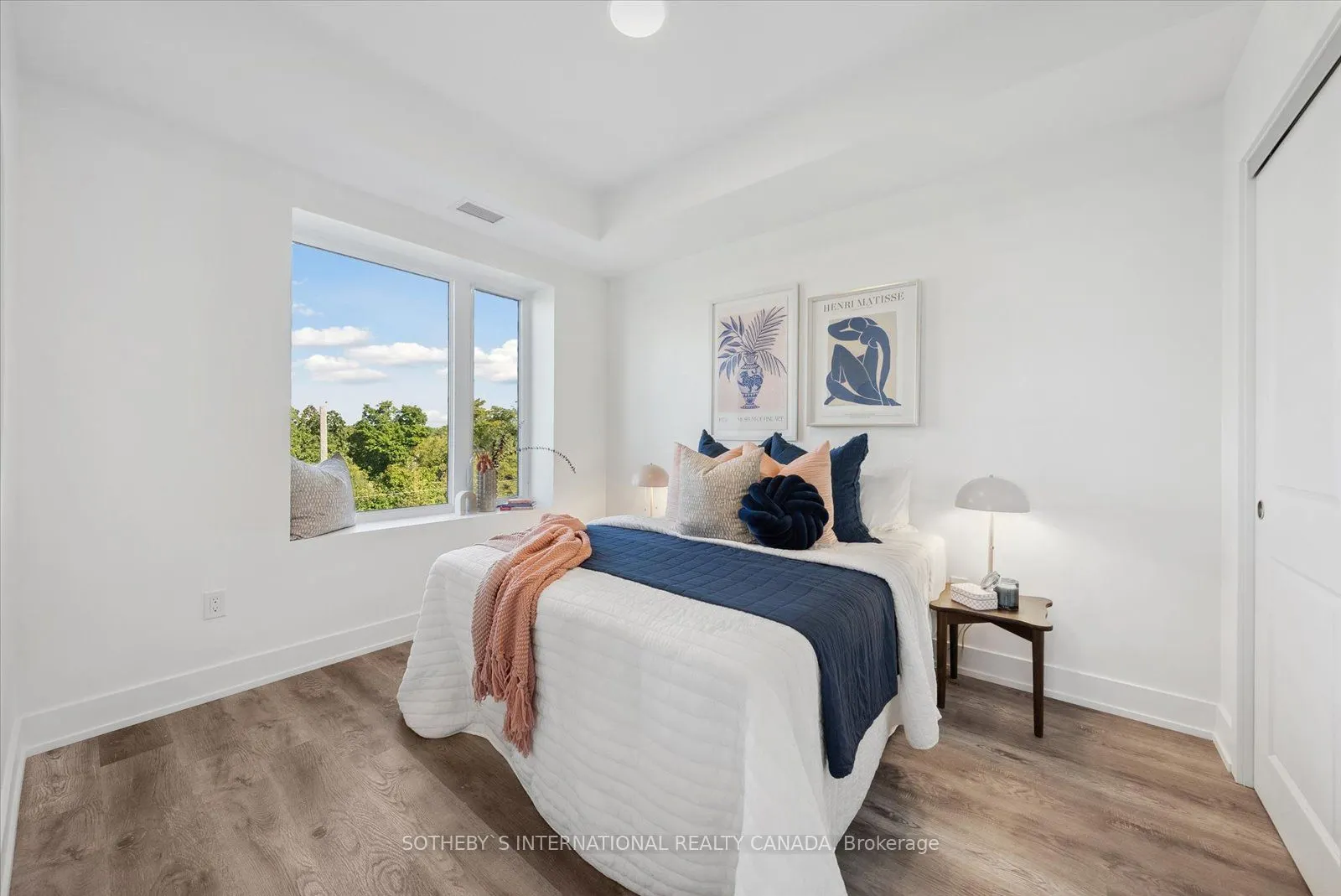 19B West Street N #208