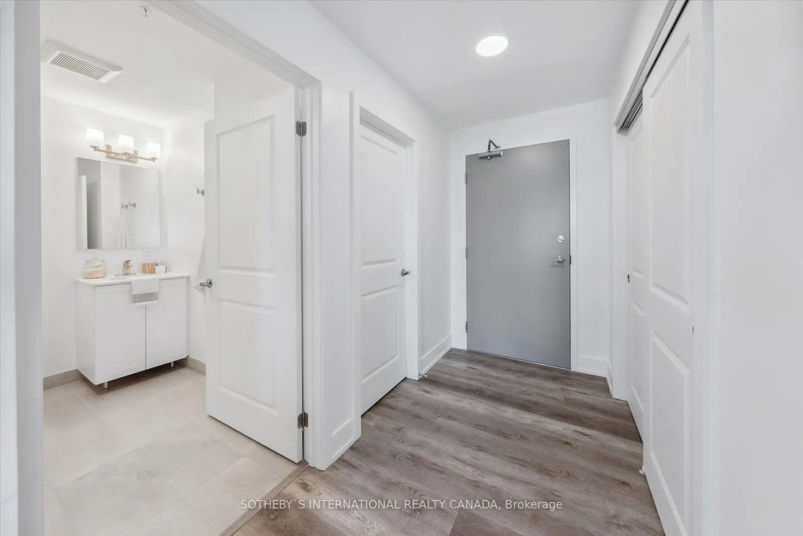 19B West Street N #208