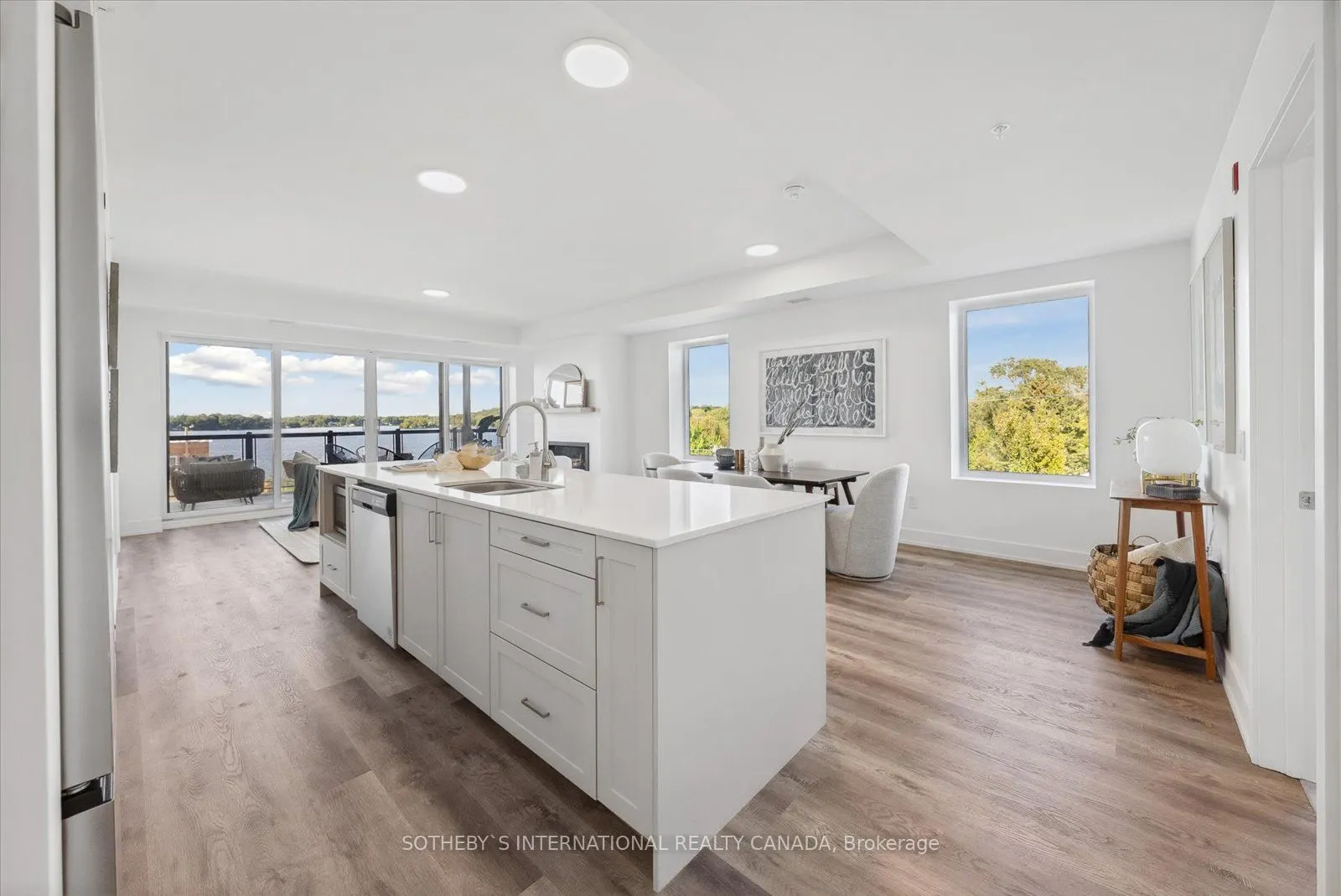 19B West Street N #208
