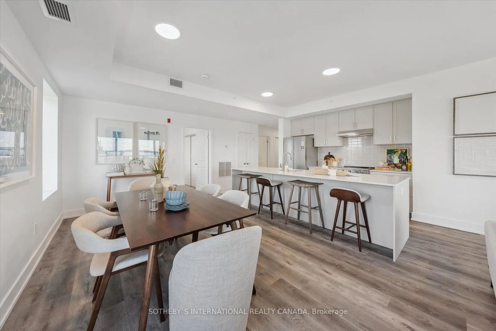 19B West Street N #208