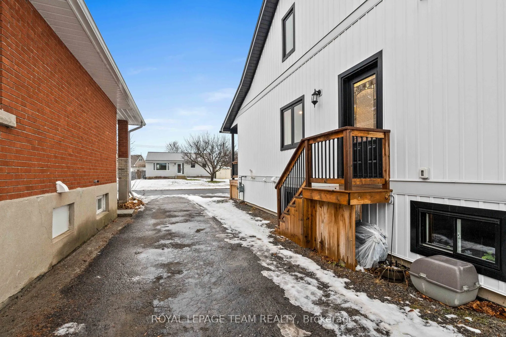 227 ROBERTA Crescent