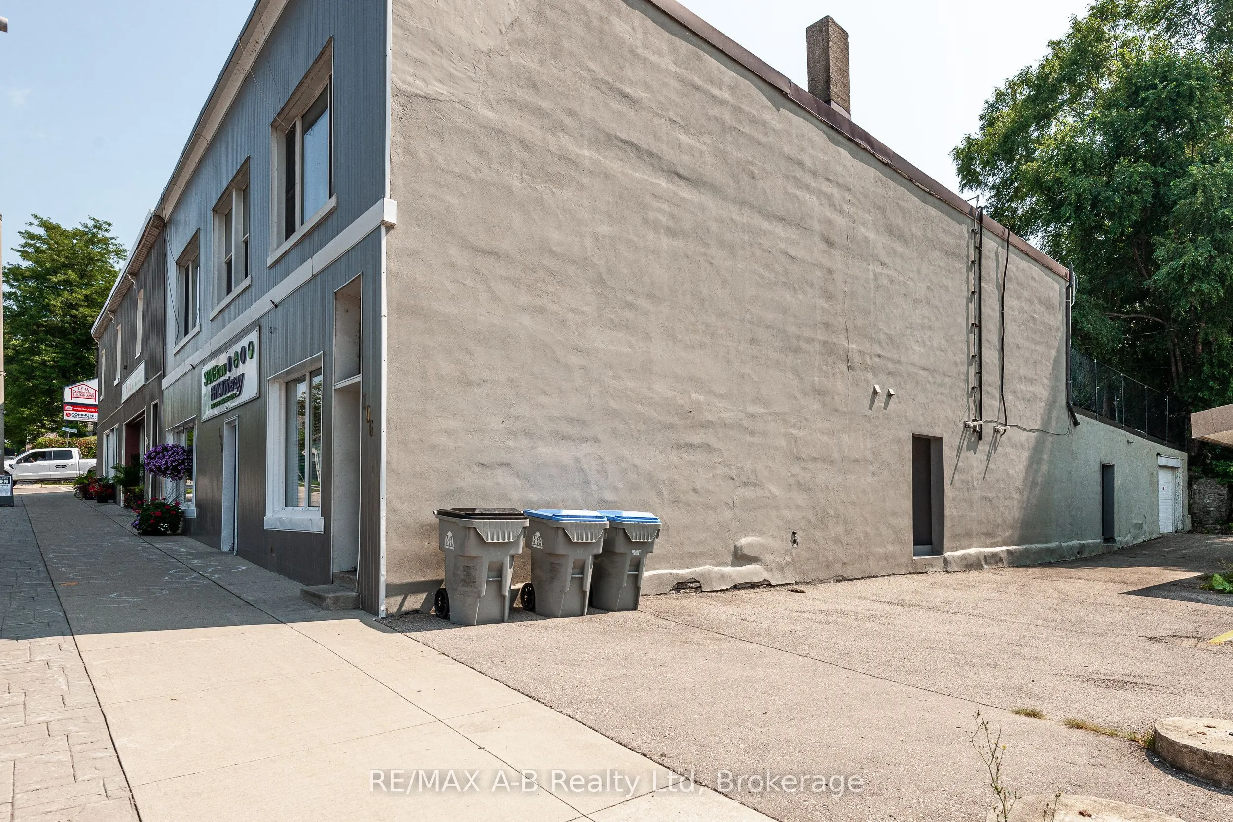 196-198 QUEEN Street E