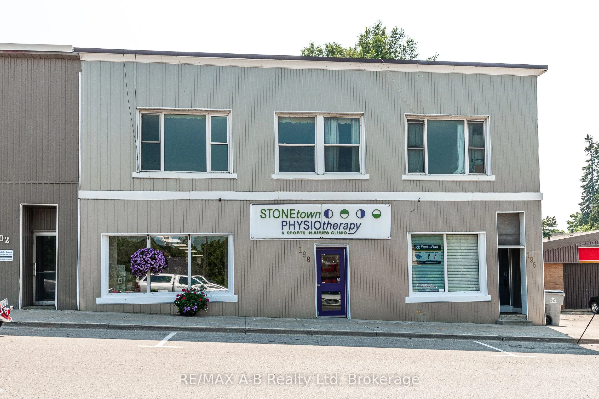 196-198 QUEEN Street E