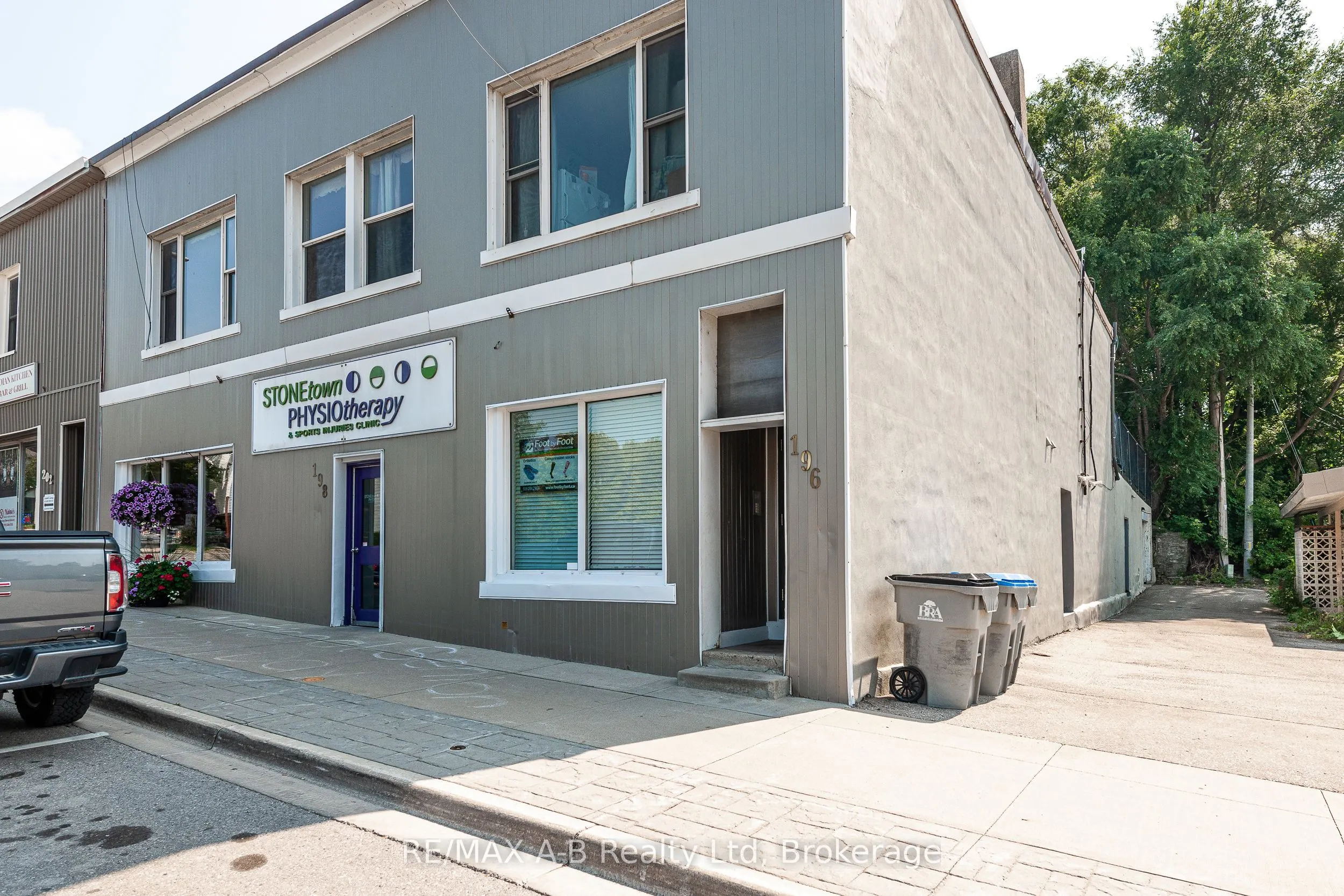 196-198 QUEEN Street E