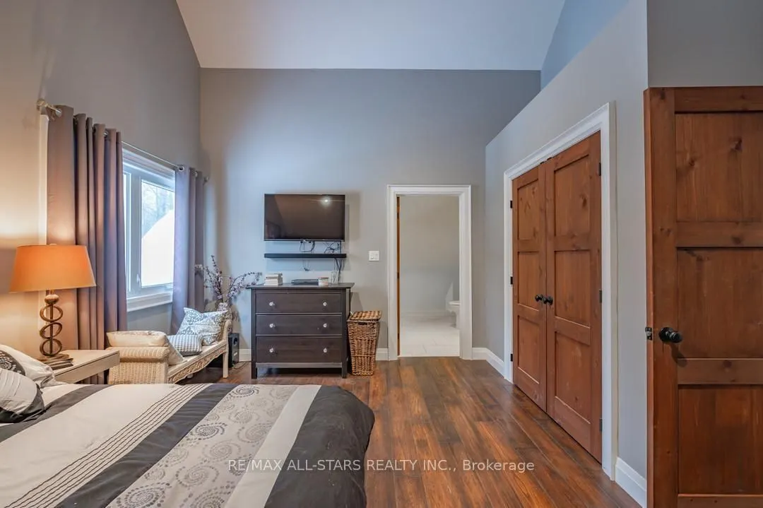 316 1/2 Riverside Drive