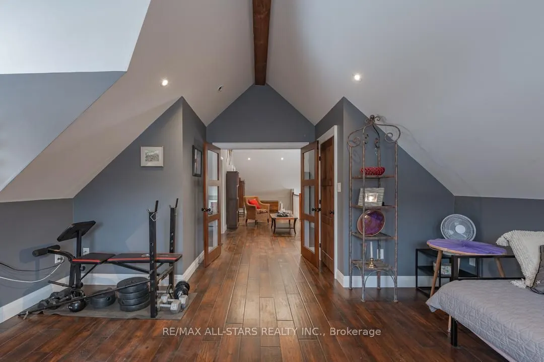 316 1/2 Riverside Drive
