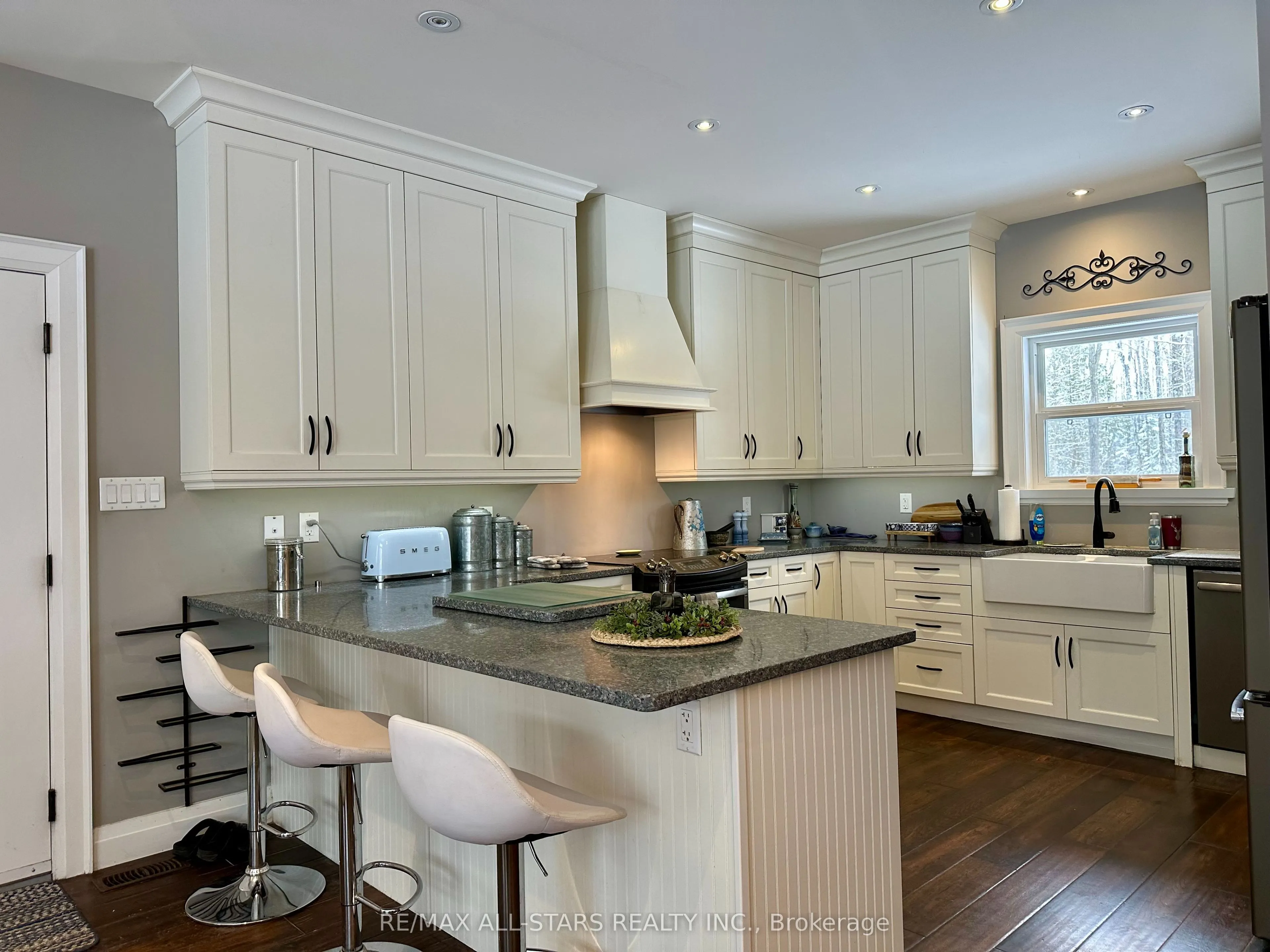 316 1/2 Riverside Drive