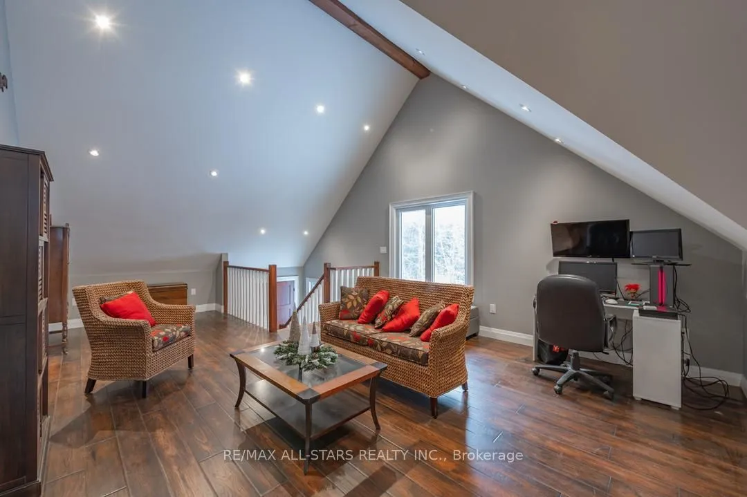 316 1/2 Riverside Drive