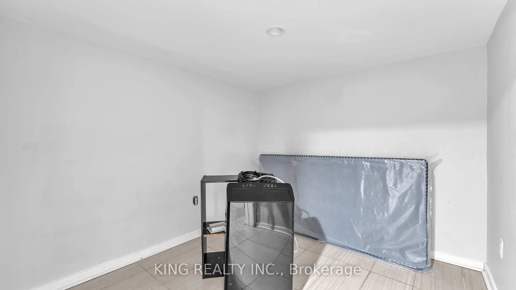 1227 TRAFALGAR Street