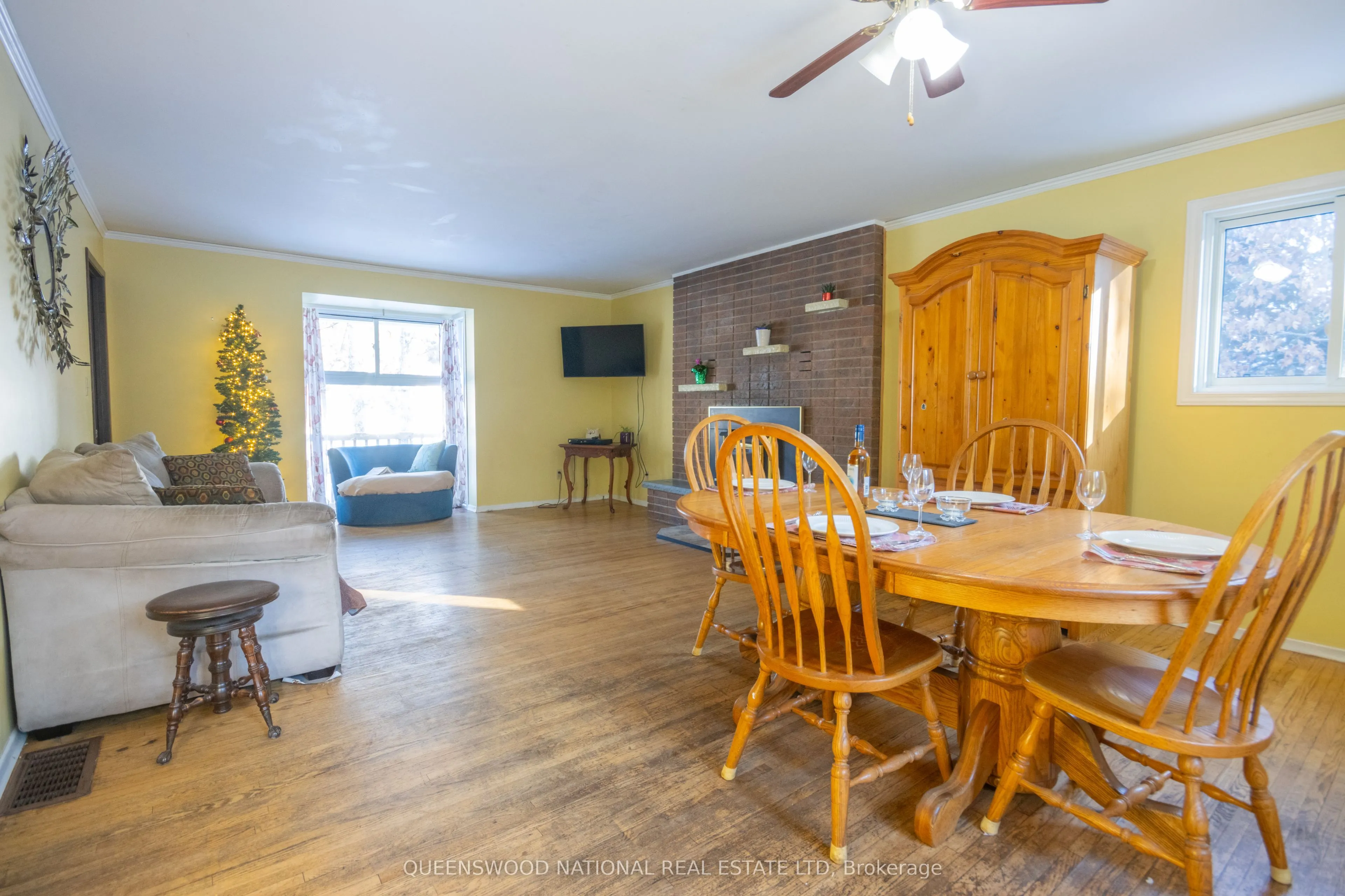 23 Sprucedale Avenue W