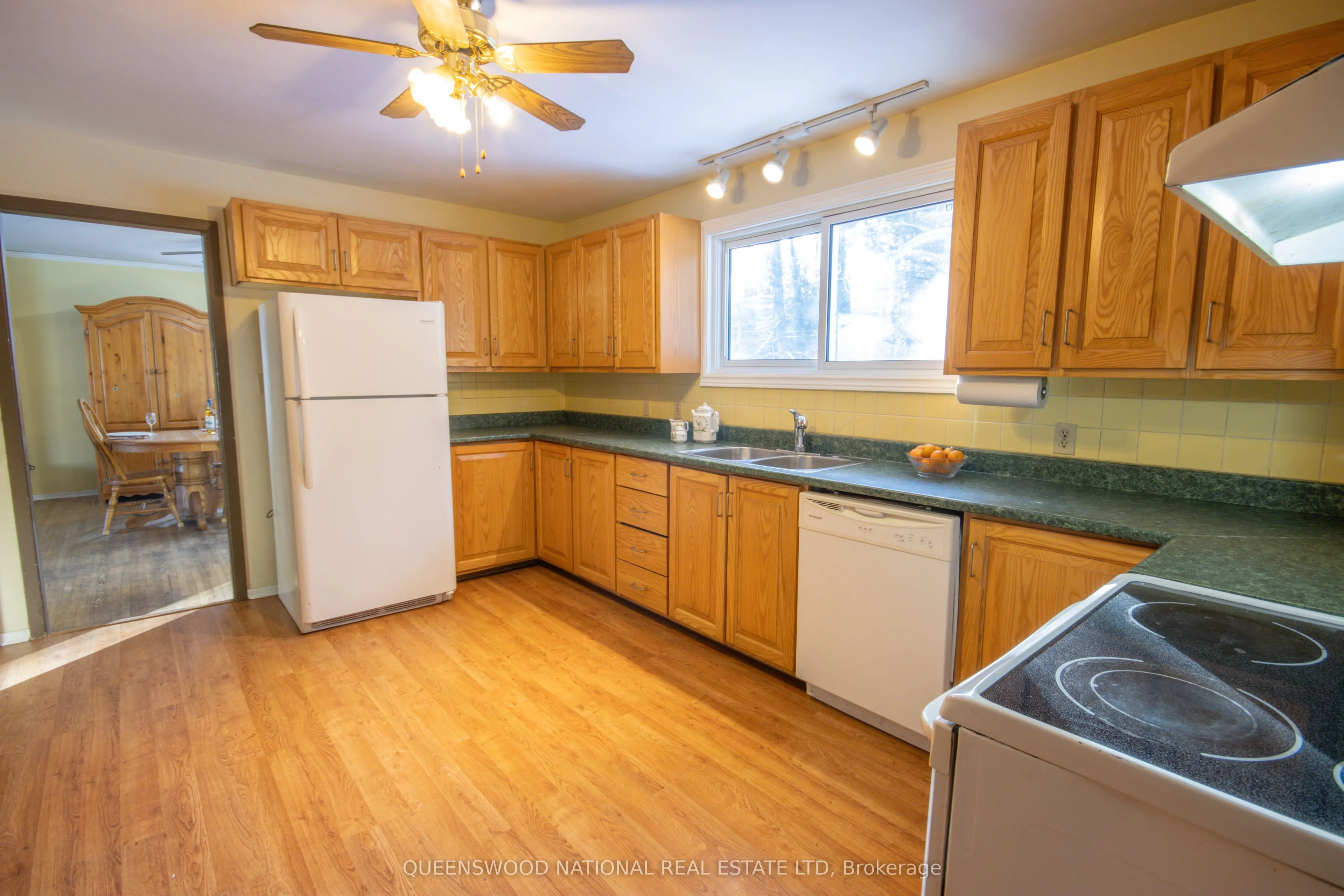 23 Sprucedale Avenue W