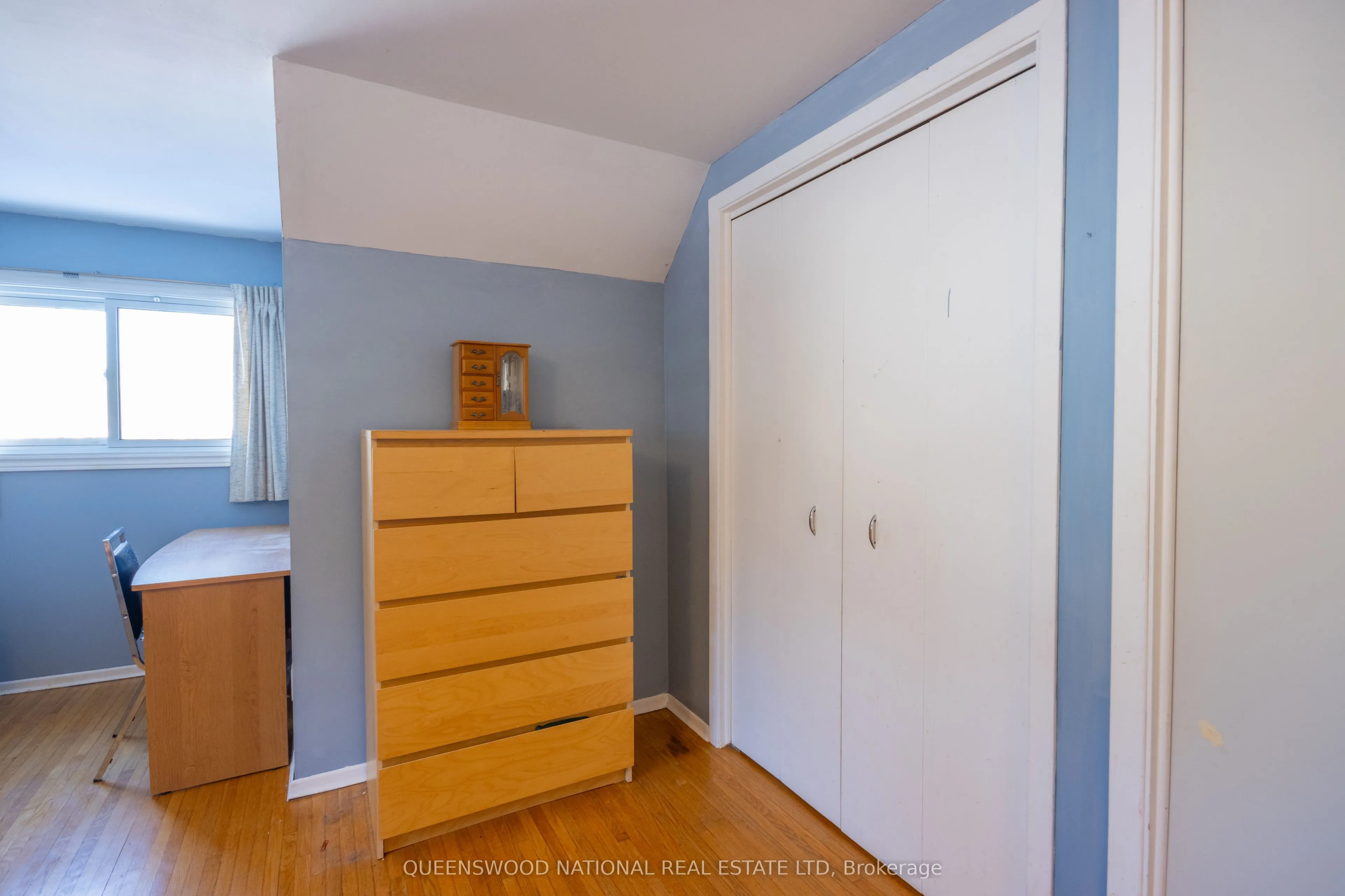 23 Sprucedale Avenue W