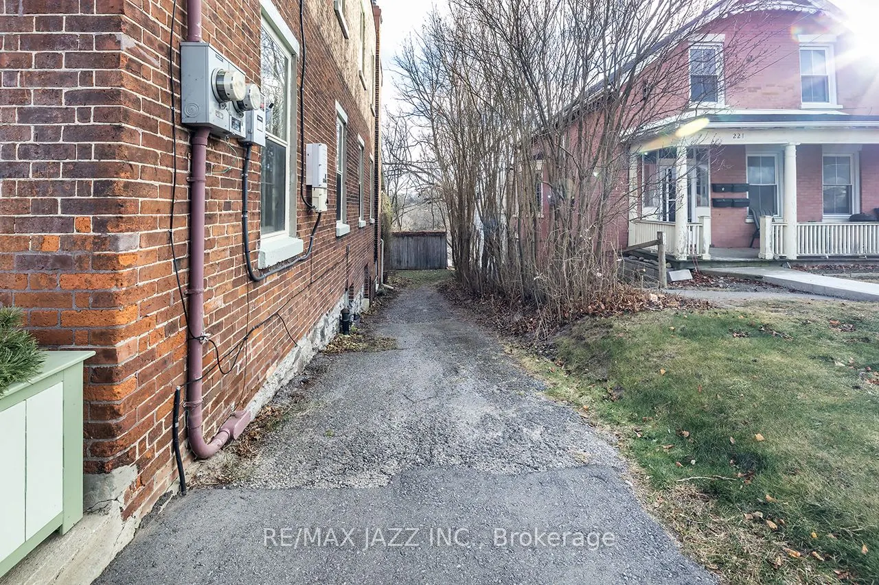 221 Walton Street