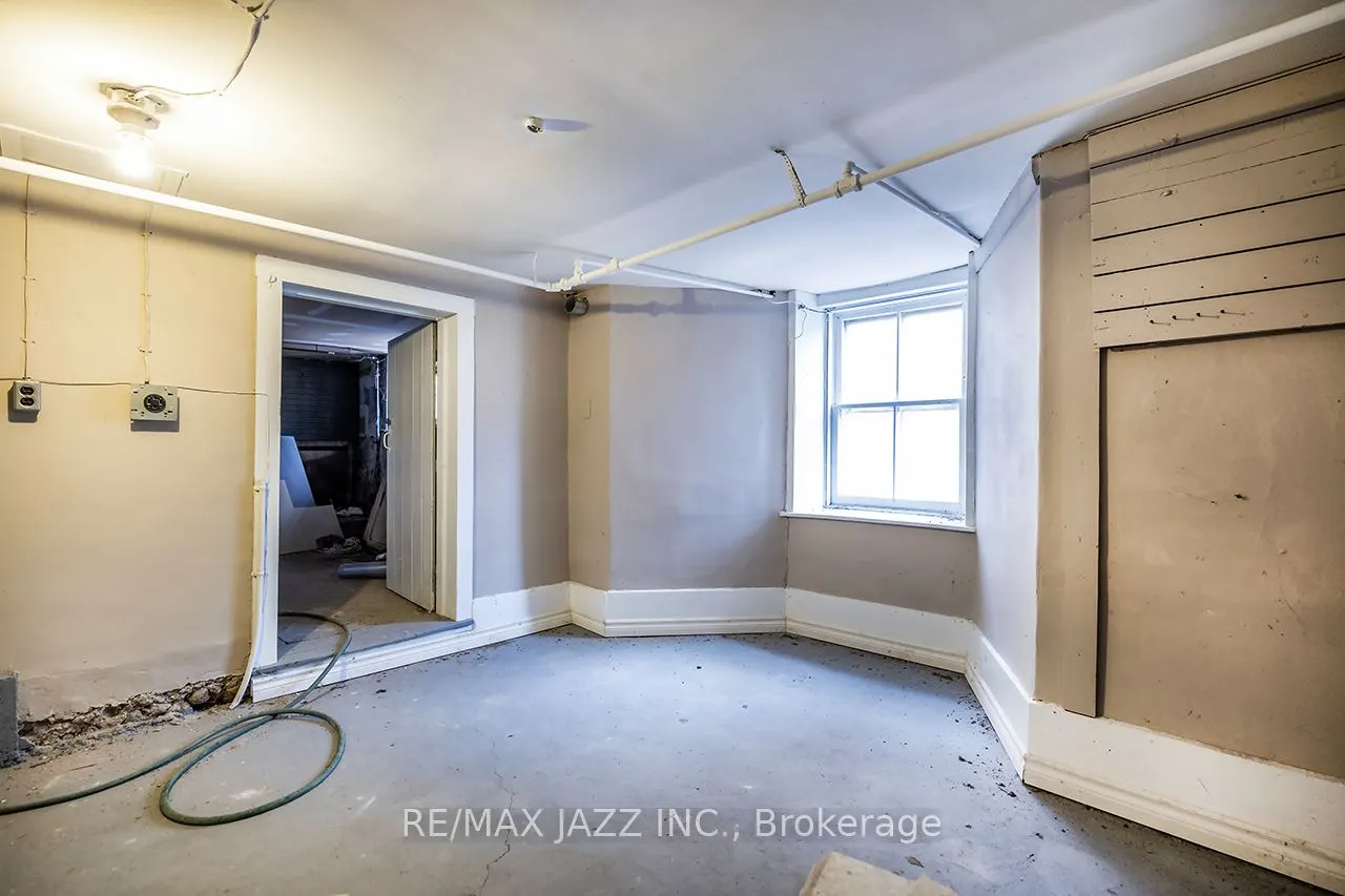 221 Walton Street