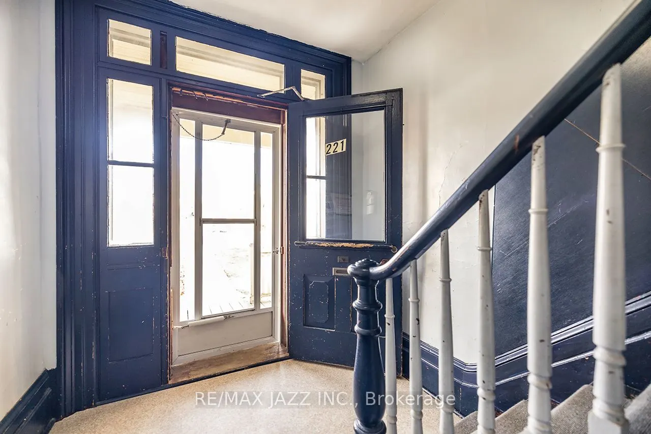 221 Walton Street