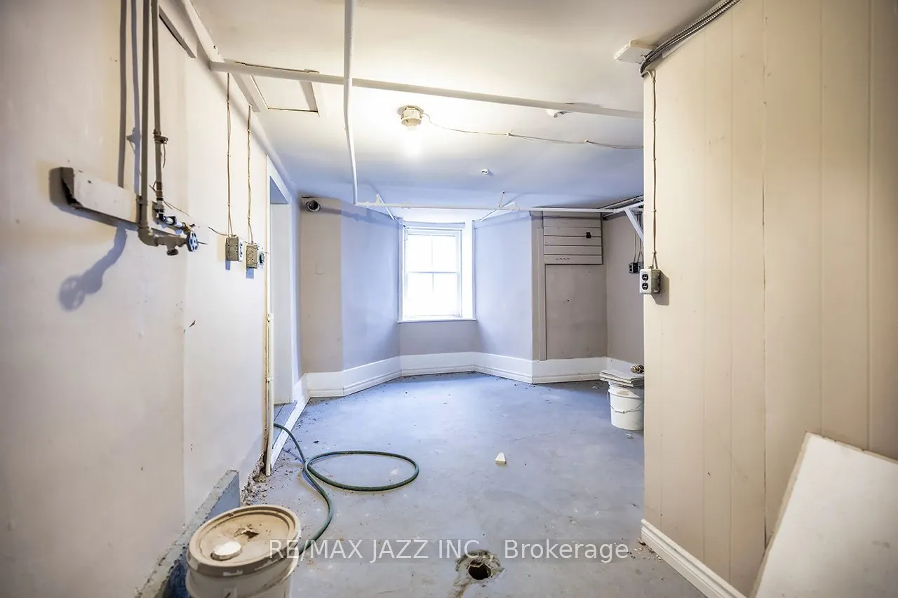 221 Walton Street