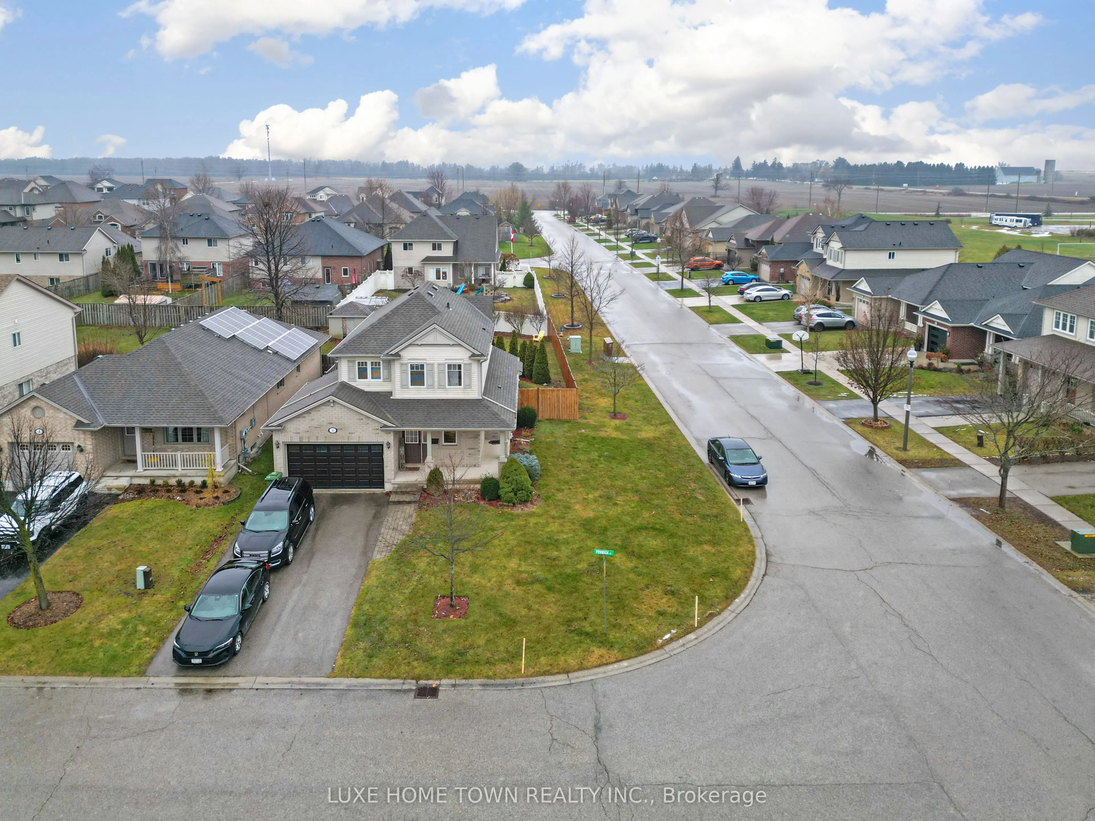 2 FENWICK Court