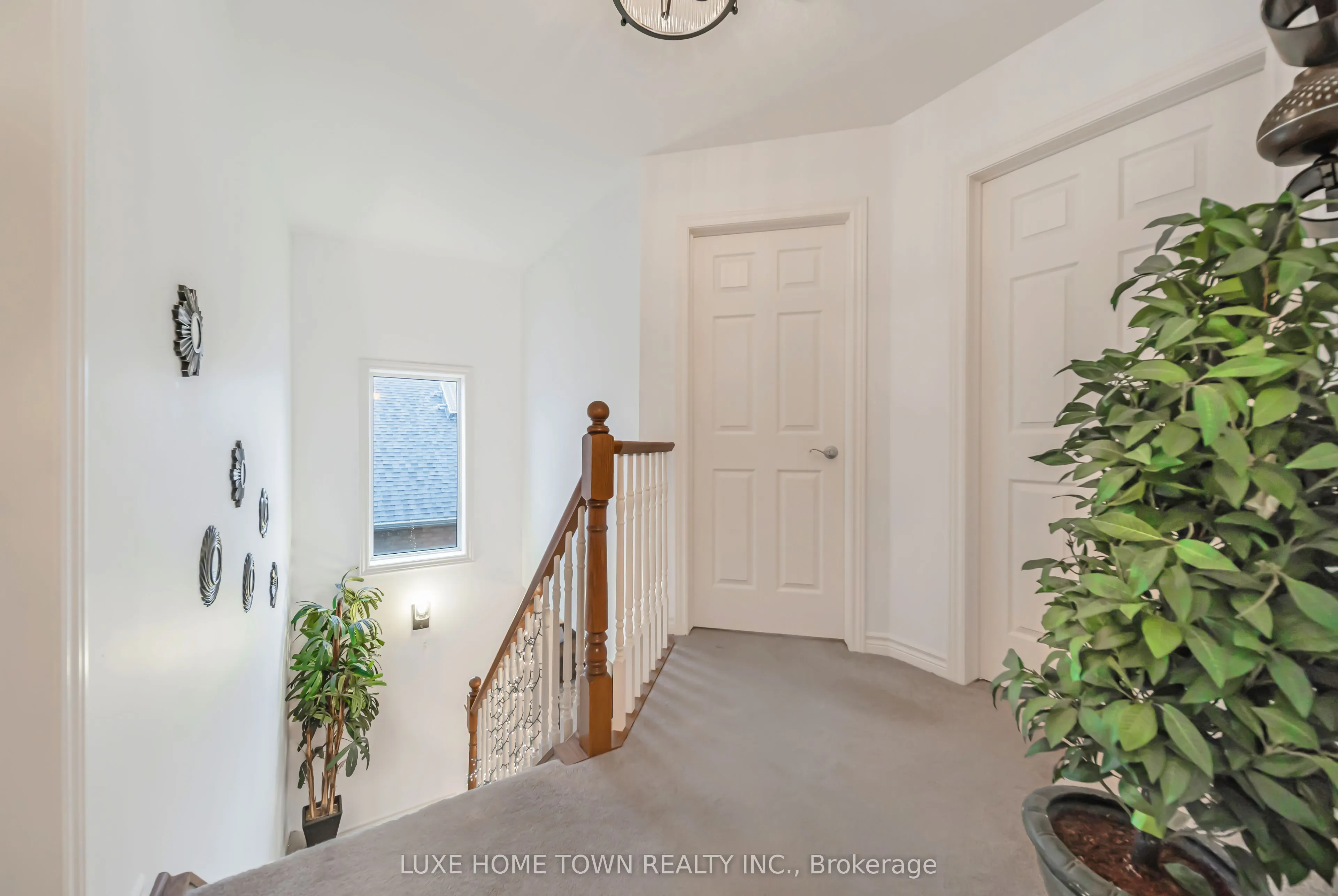 2 FENWICK Court