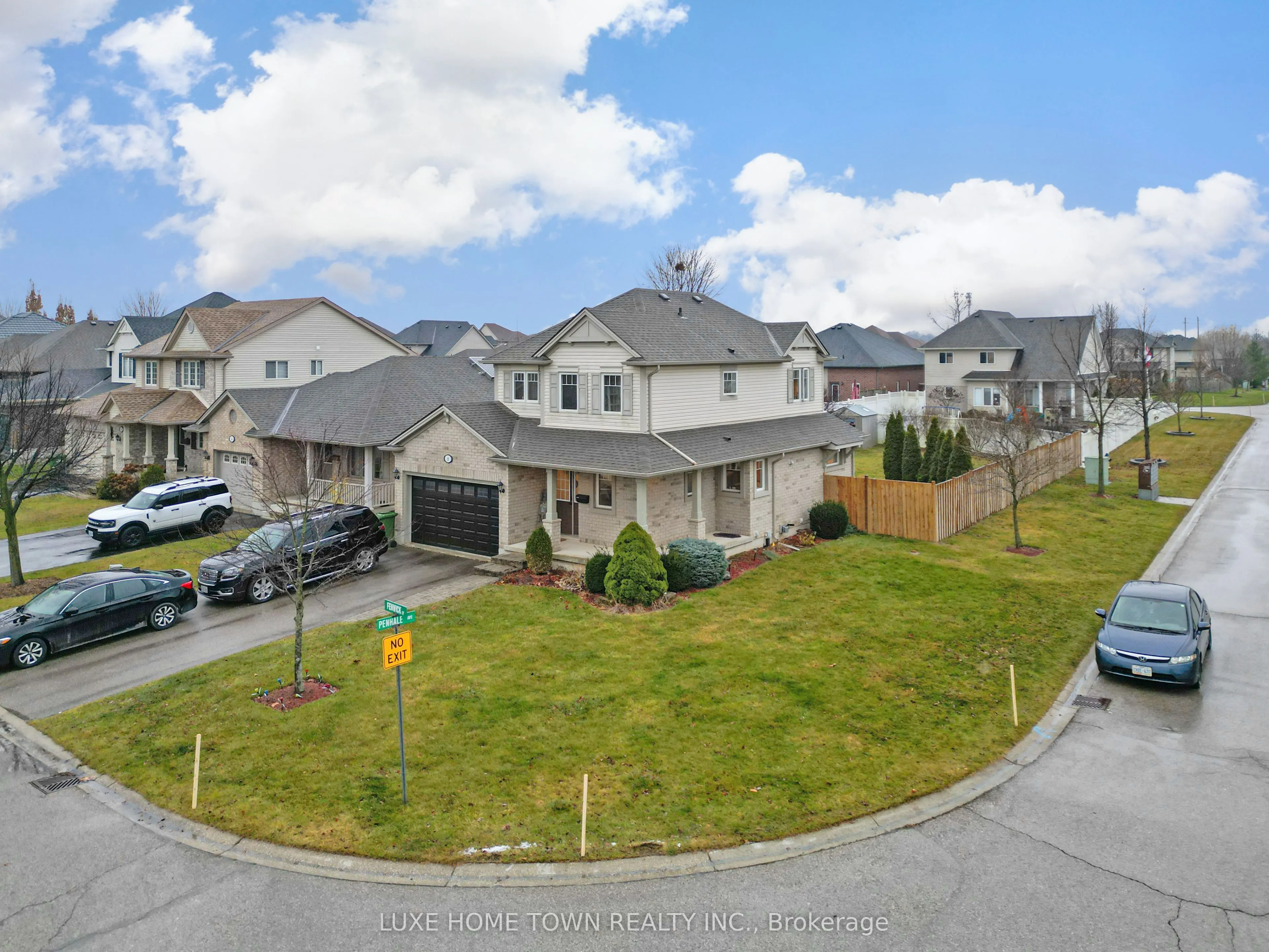 2 FENWICK Court