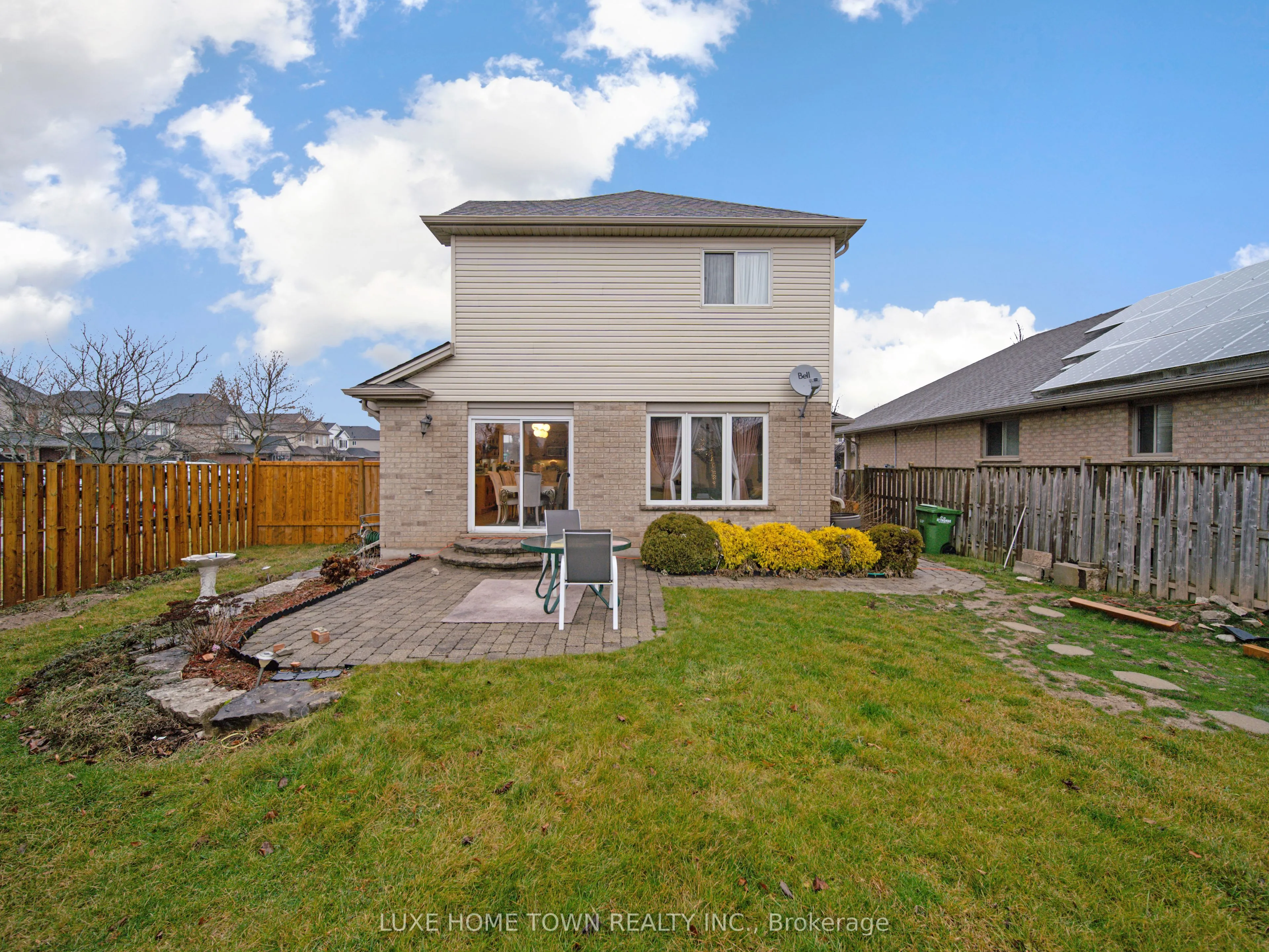 2 FENWICK Court
