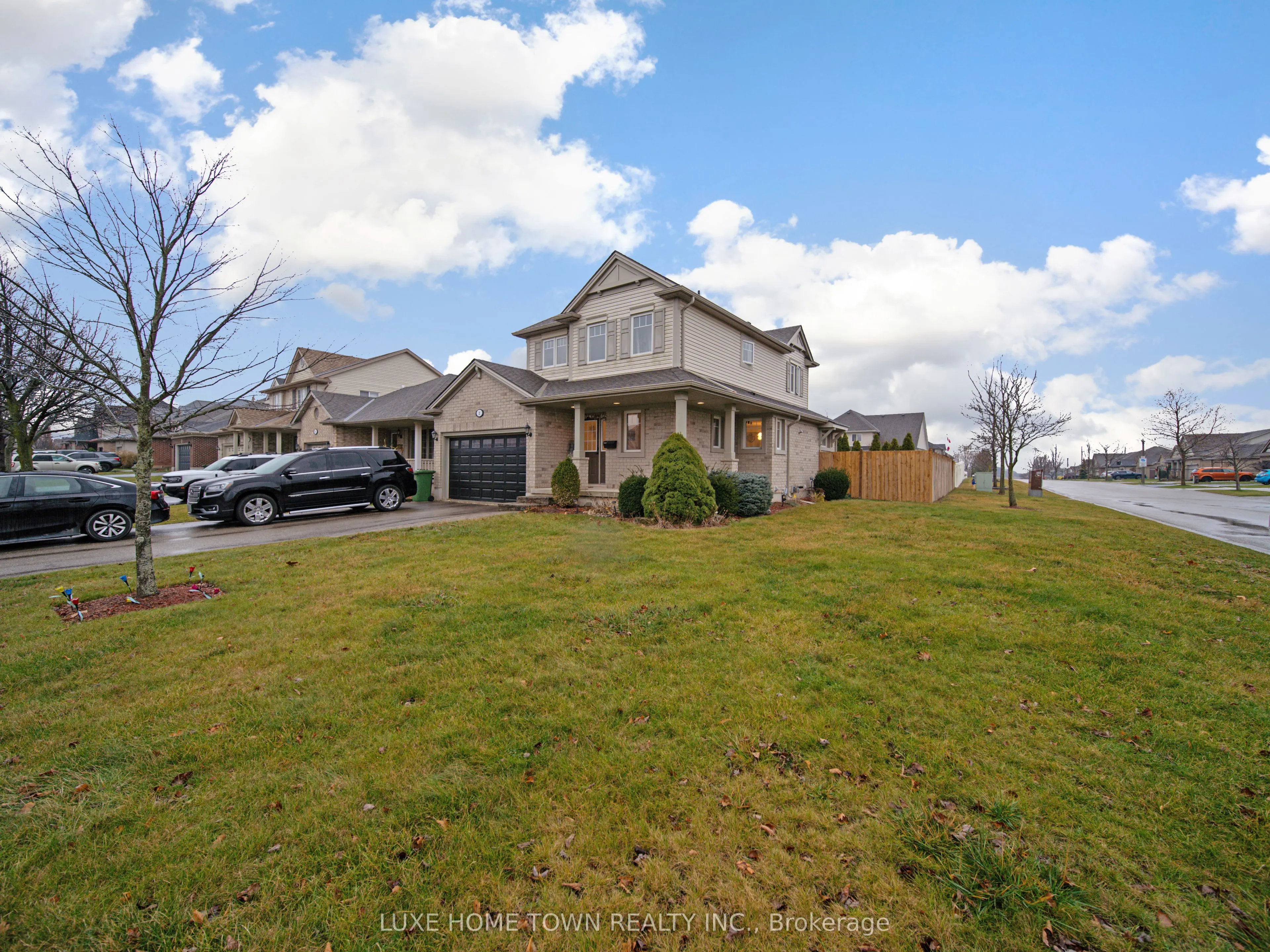 2 FENWICK Court