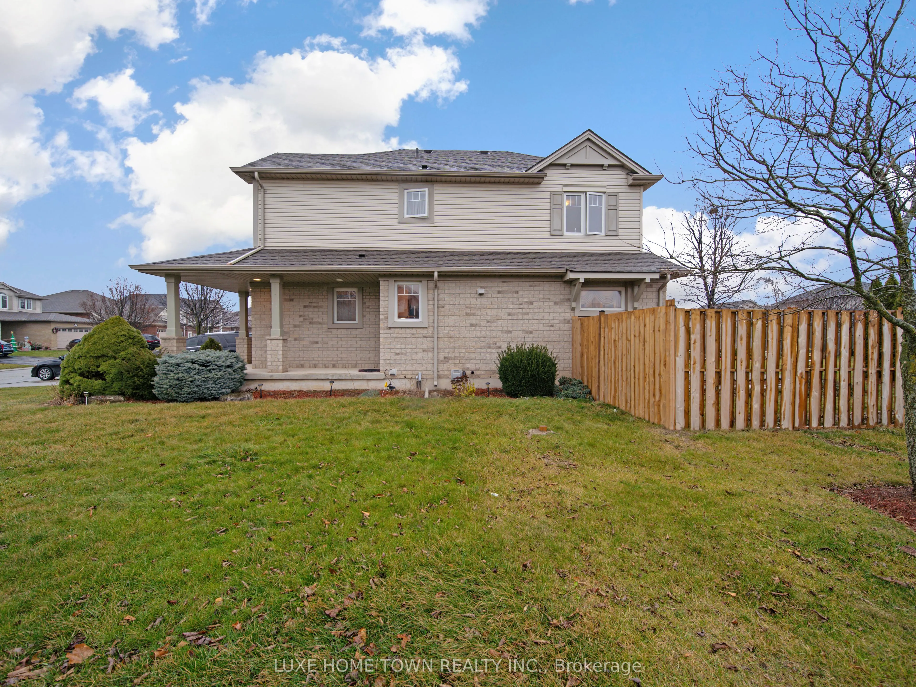 2 FENWICK Court