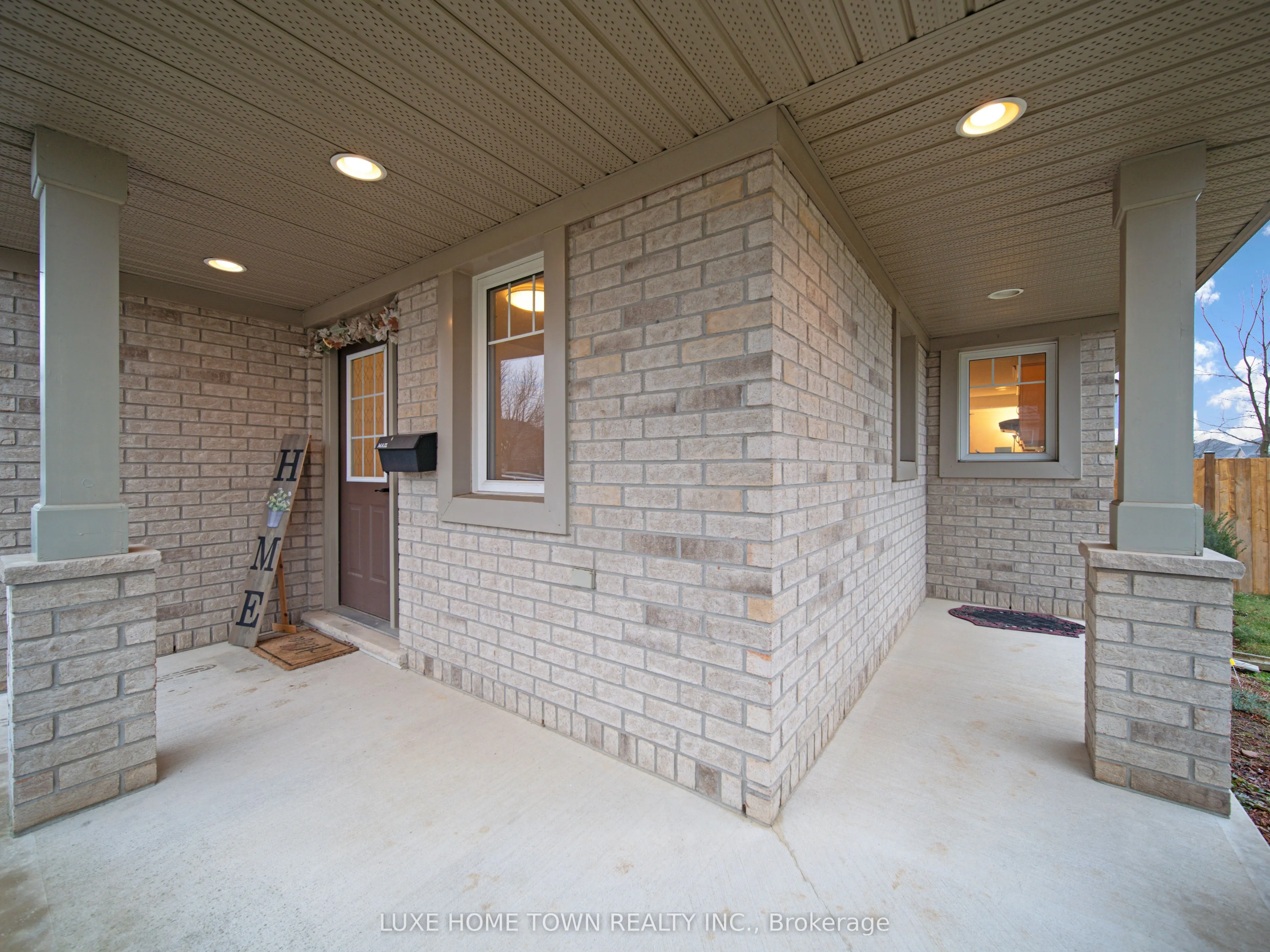 2 FENWICK Court