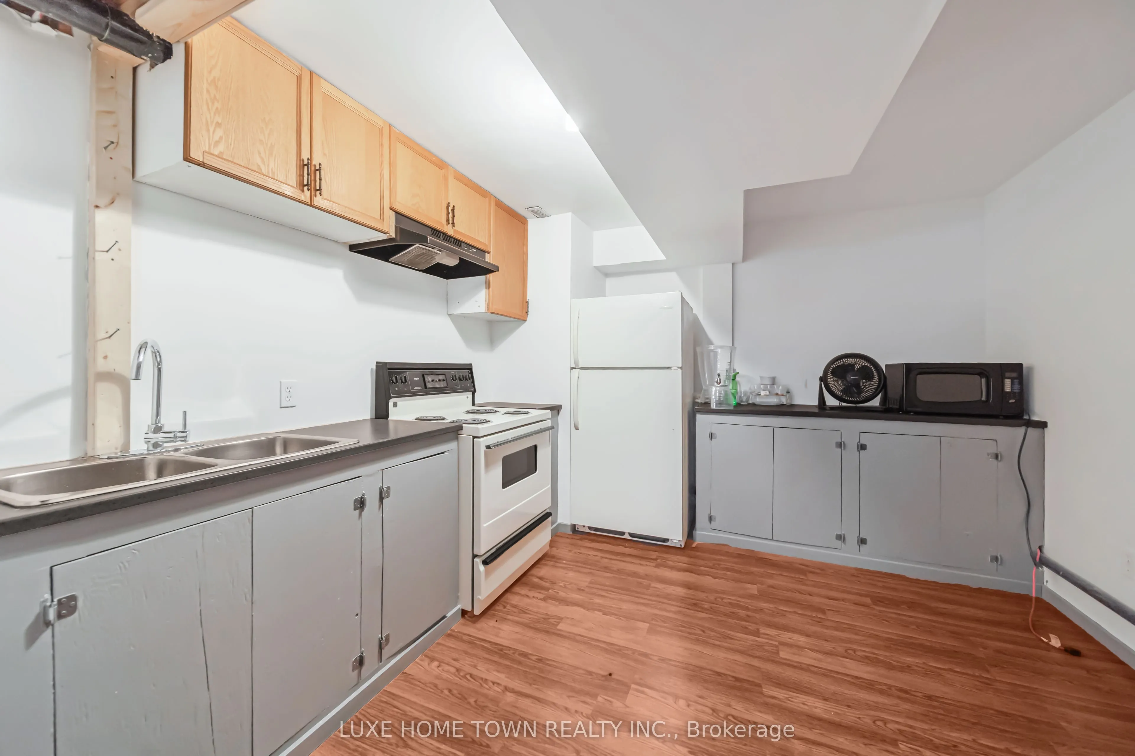 2 FENWICK Court