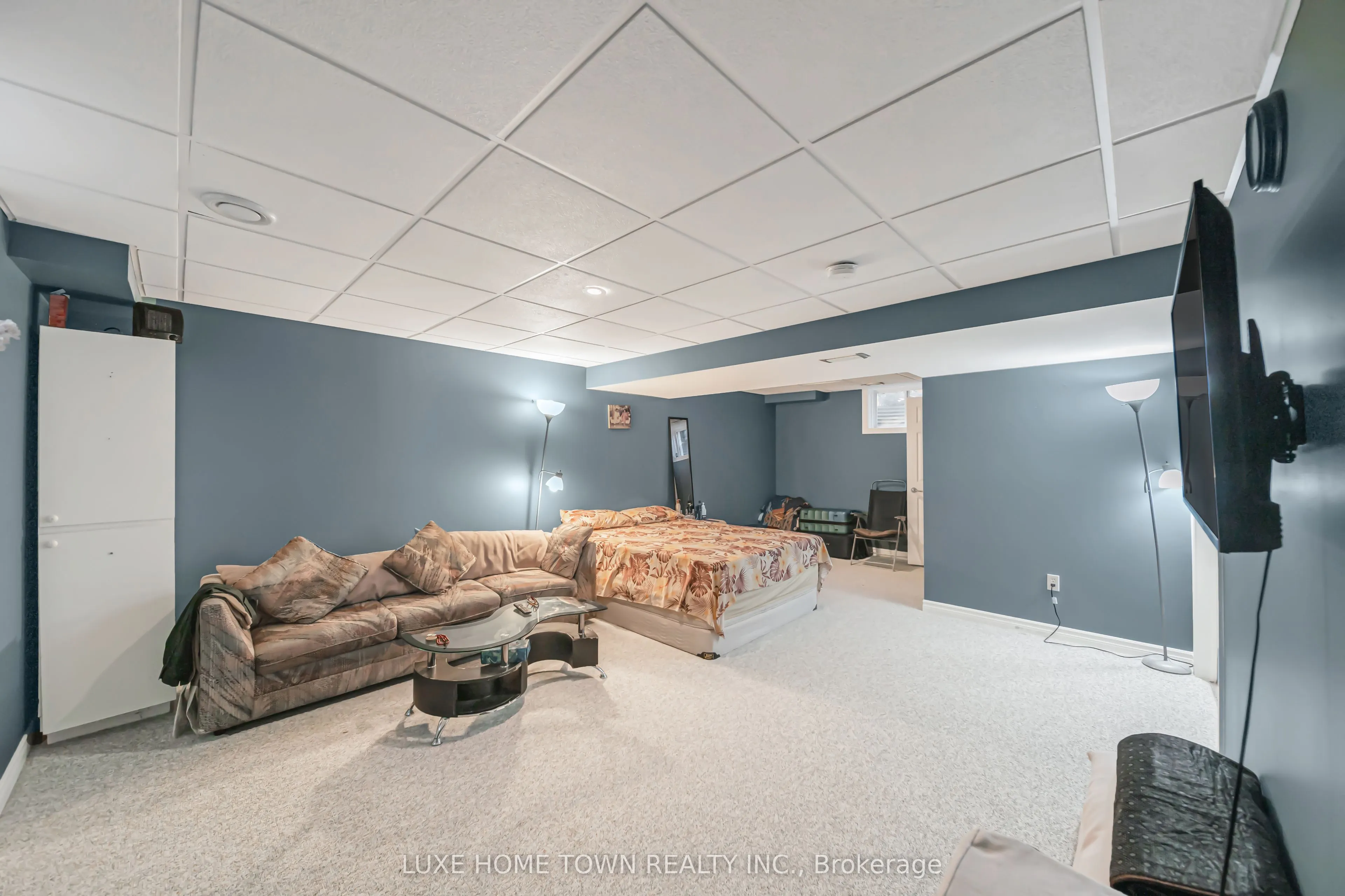 2 FENWICK Court
