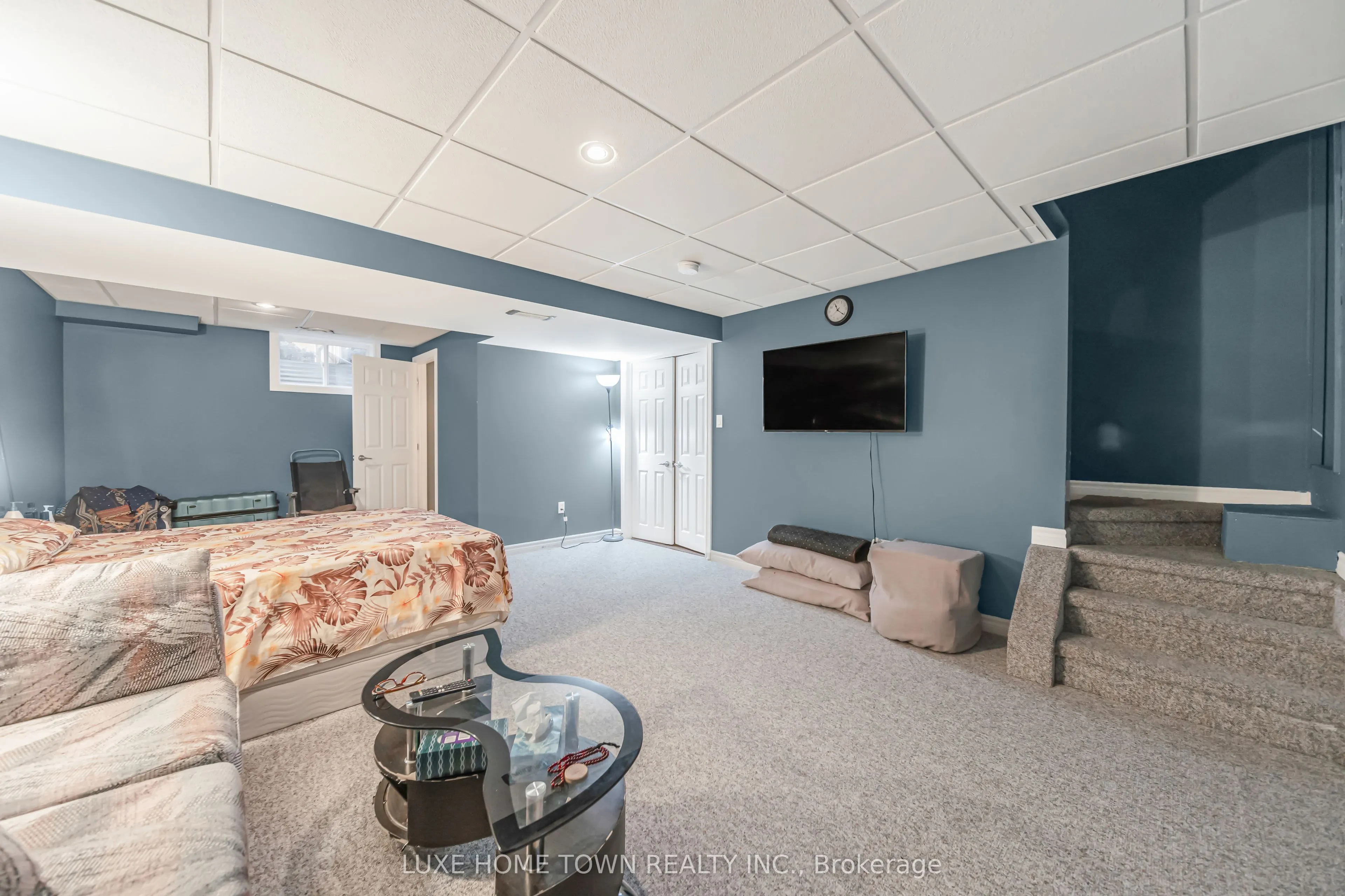 2 FENWICK Court