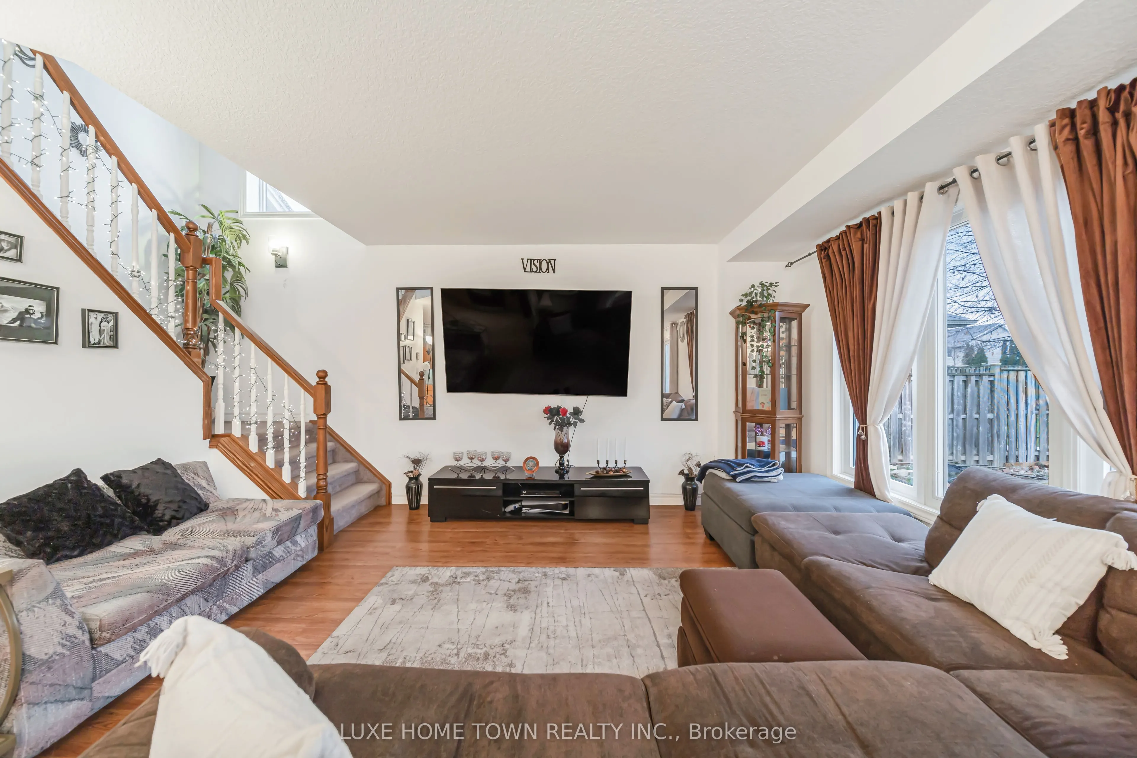 2 FENWICK Court