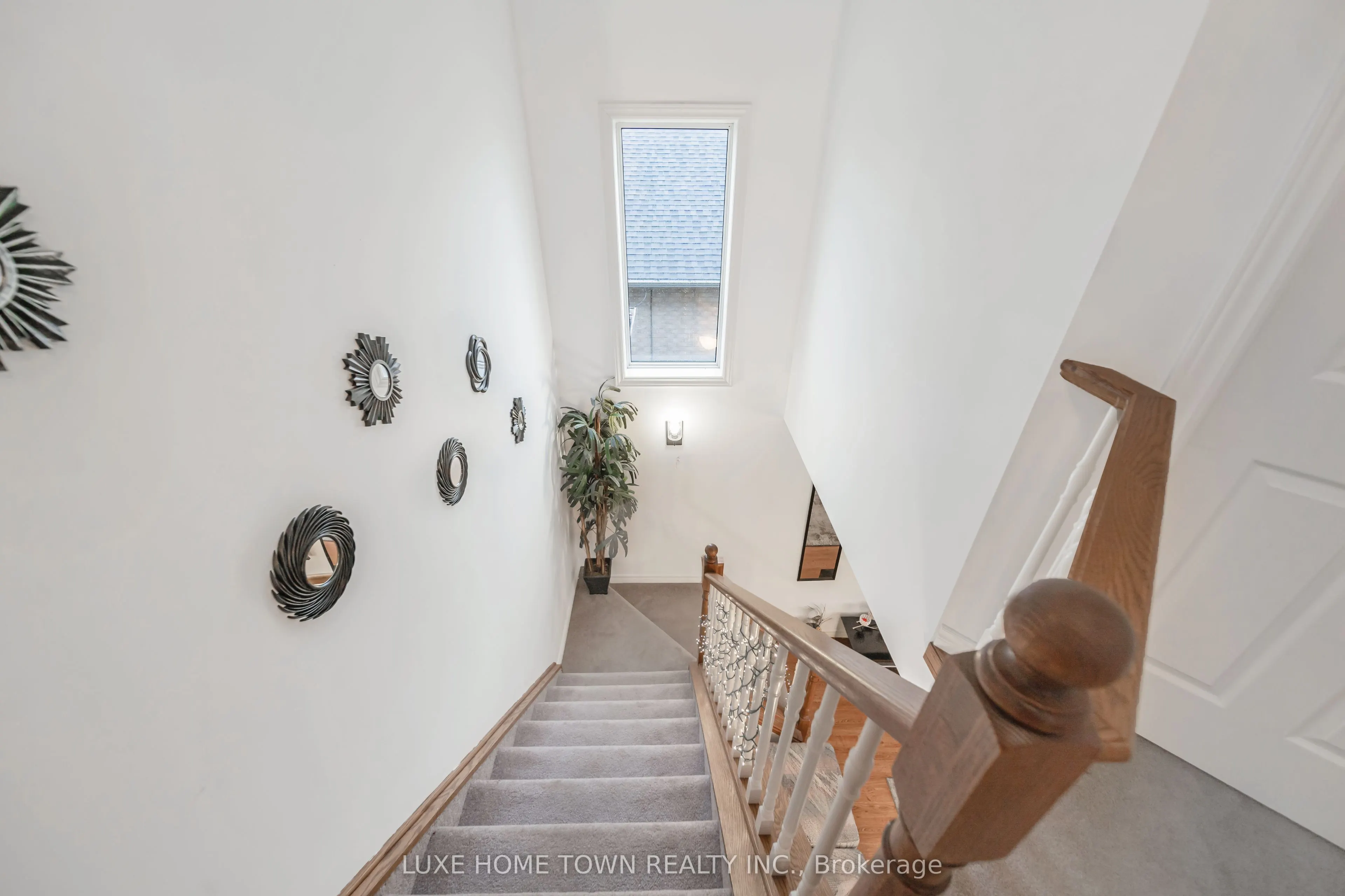 2 FENWICK Court