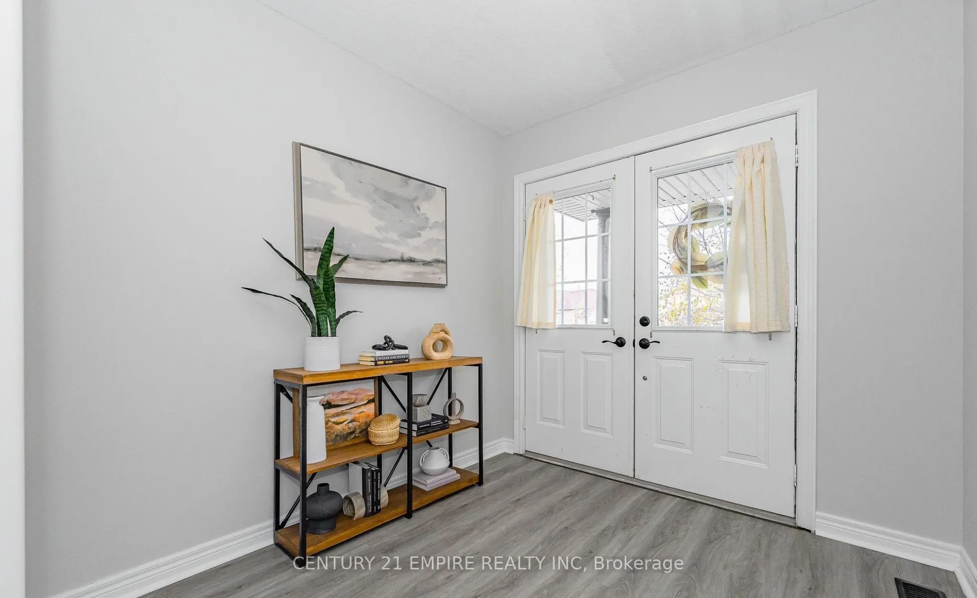 565 Avignon Place