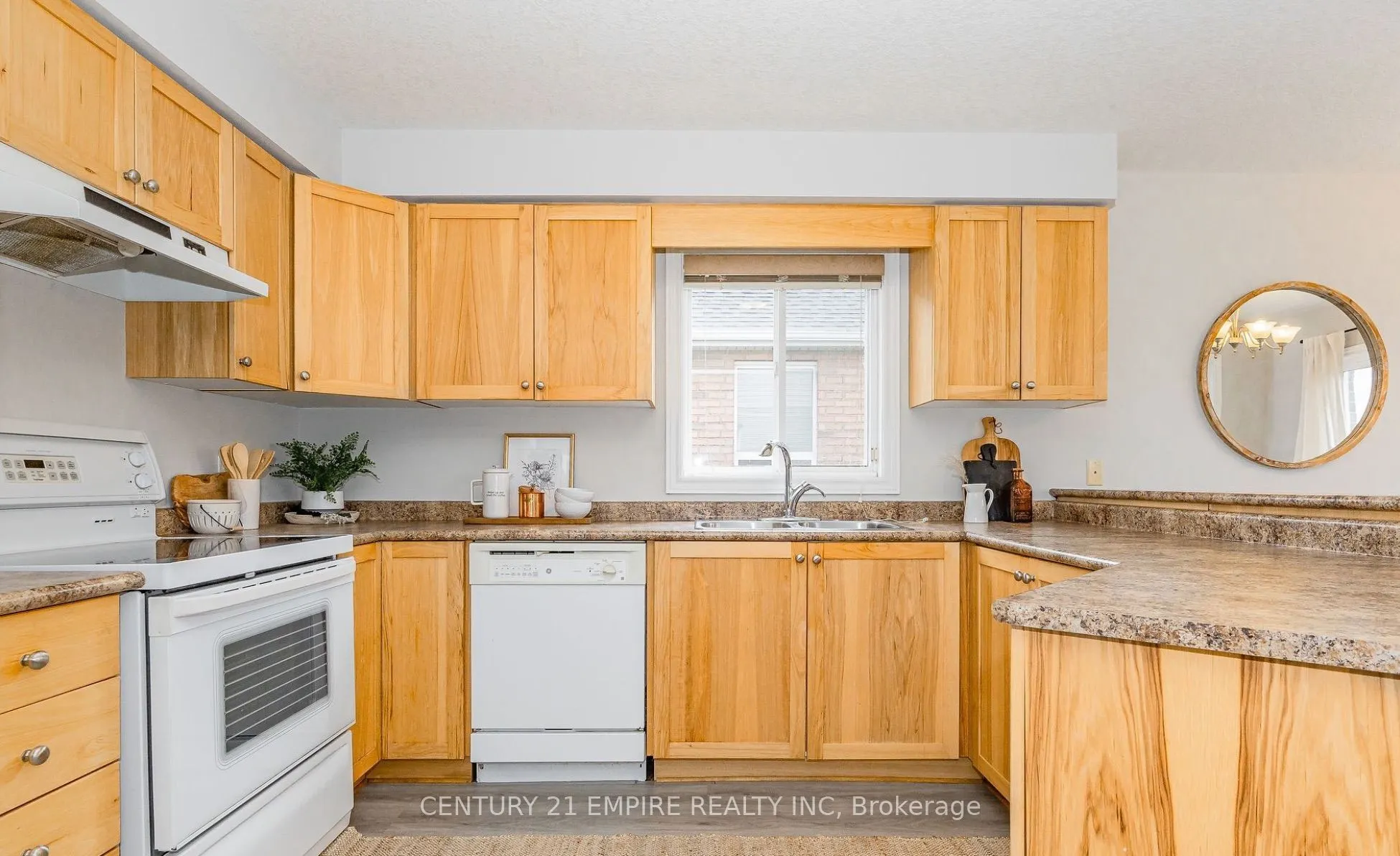 565 Avignon Place