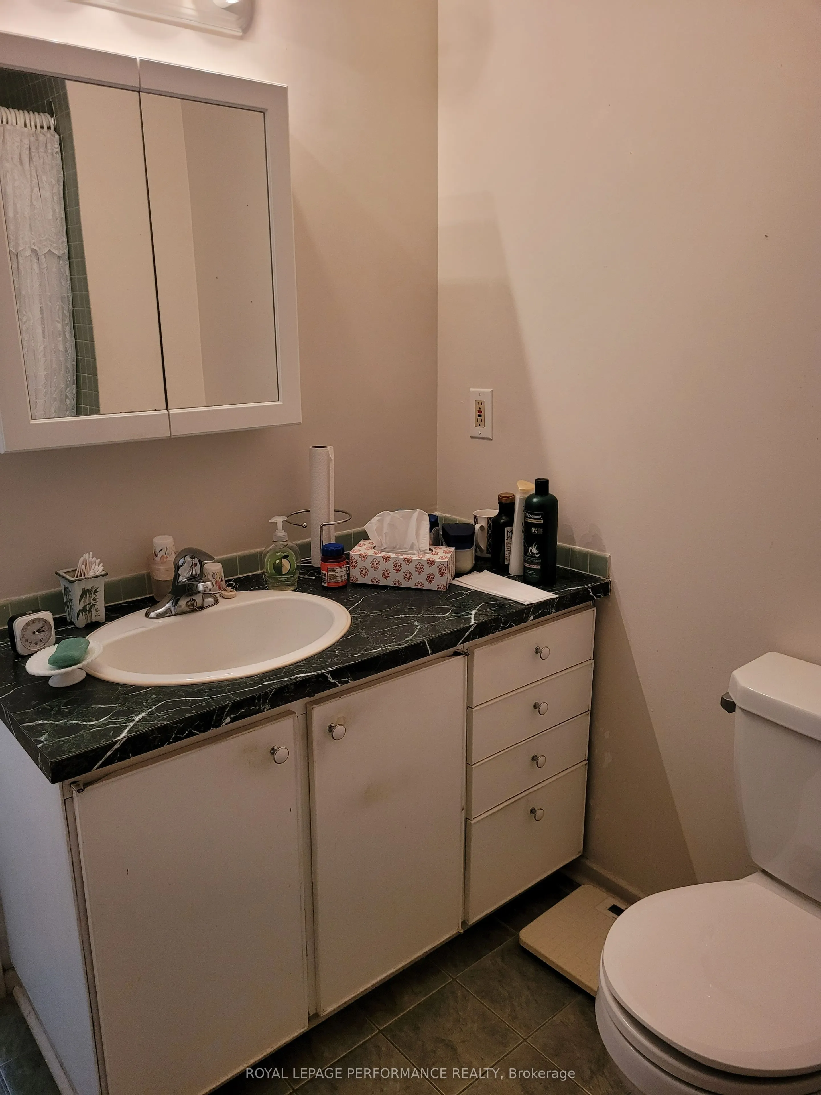 915 Elmsmere Road, #612